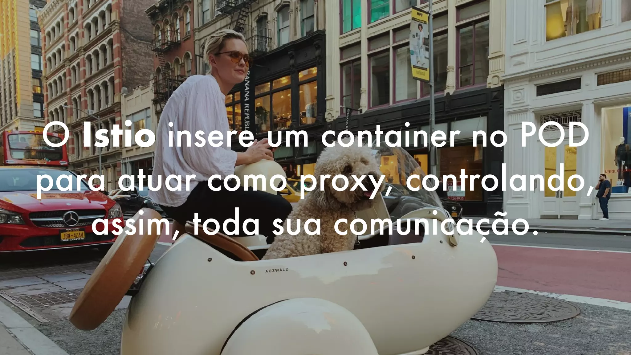 O Istio insere um container no POD
para atuar como proxy, controlando,
assim, toda sua comunicação.
 