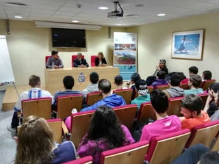 Entrega de la beca de excelencia a d