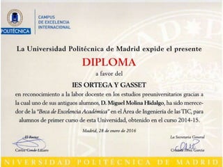 Entrega de la beca de excelencia a d