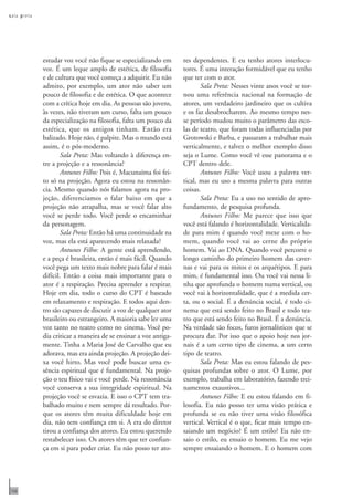 s ala p reta




               estudar voz você não fique se especializando em      res dependentes. E eu tenho atores interlocu-
               voz. É um leque amplo de estética, de filosofia      tores. É uma interação formidável que eu tenho
               e de cultura que você começa a adquirir. Eu não      que ter com o ator.
               admito, por exemplo, um ator não saber um                   Sala Preta: Nesses vinte anos você se tor-
               pouco de filosofia e de estética. O que acontece     nou uma referência nacional na formação de
               com a crítica hoje em dia. As pessoas são jovens,    atores, um verdadeiro jardineiro que os cultiva
               às vezes, não tiveram um curso, falta um pouco       e os faz desabrocharem. Ao mesmo tempo nes-
               da especialização na filosofia, falta um pouco da    se período mudou muito o parâmetro das esco-
               estética, que os antigos tinham. Então era           las de teatro, que foram todas influenciadas por
               balizado. Hoje não, é palpite. Mas o mundo está      Grotowski e Barba, e passaram a trabalhar mais
               assim, é o pós-moderno.                              verticalmente, e talvez o melhor exemplo disso
                      Sala Preta: Mas voltando à diferença en-      seja o Lume. Como você vê esse panorama e o
               tre a projeção e a ressonância?                      CPT dentro dele.
                      Antunes Filho: Pois é, Macunaíma foi fei-            Antunes Filho: Você usou a palavra ver-
               to só na projeção. Agora eu estou na ressonân-       tical, mas eu uso a mesma palavra para outras
               cia. Mesmo quando nós falamos agora na pro-          coisas.
               jeção, diferenciamos o falar baixo em que a                 Sala Preta: Eu a uso no sentido de apro-
               projeção não atrapalha, mas se você falar alto       fundamento, de pesquisa profunda.
               você se perde todo. Você perde o encaminhar                 Antunes Filho: Me parece que isso que
               da personagem.                                       você está falando é horizontalidade. Verticalida-
                      Sala Preta: Então há uma continuidade na      de para mim é quando você mexe com o ho-
               voz, mas ela está aparecendo mais relaxada?          mem, quando você vai ao cerne do próprio
                      Antunes Filho: A gente está aprendendo,       homem. Vai ao DNA. Quando você percorre o
               e a peça é brasileira, então é mais fácil. Quando    longo caminho do primeiro homem das caver-
               você pega um texto mais nobre para falar é mais      nas e vai para os mitos e os arquétipos. E para
               difícil. Então a coisa mais importante para o        mim, é fundamental isso. Ou você vai nessa li-
               ator é a respiração. Precisa aprender a respirar.    nha que aprofunda o homem numa vertical, ou
               Hoje em dia, todo o curso do CPT é baseado           você vai à horizontalidade, que é a medida cer-
               em relaxamento e respiração. E todos aqui den-       ta, ou o social. É a denúncia social, é todo ci-
               tro são capazes de discutir a voz de qualquer ator   nema que está sendo feito no Brasil e todo tea-
               brasileiro ou estrangeiro. A maioria sabe ler uma    tro que está sendo feito no Brasil. É a denúncia.
               voz tanto no teatro como no cinema. Você po-         Na verdade são focos, furos jornalísticos que se
               dia criticar a maneira de se ensinar a voz antiga-   procura dar. Por isso que o apoio hoje nos jor-
               mente. Tinha a Maria José de Carvalho que eu         nais é a um certo tipo de cinema, a um certo
               adorava, mas era ainda projeção. A projeção dei-     tipo de teatro.
               xa você hirto. Mas você pode buscar uma es-                 Sala Preta: Mas eu estou falando de pes-
               sência espiritual que é fundamental. Na proje-       quisas profundas sobre o ator. O Lume, por
               ção o teu físico vai e você perde. Na ressonância    exemplo, trabalha em laboratório, fazendo trei-
               você conserva a sua integridade espiritual. Na       namentos exaustivos...
               projeção você se esvazia. E isso o CPT tem tra-             Antunes Filho: E eu estou falando em fi-
               balhado muito e nem sempre dá resultado. Por-        losofia. Eu não posso ter uma visão prática e
               que os atores têm muita dificuldade hoje em          profunda se eu não tiver uma visão filosófica
               dia, não tem confiança em si. A era do diretor       vertical. Vertical é o que, ficar mais tempo en-
               tirou a confiança dos atores. Eu estou querendo      saiando um negócio? É um estilo? Eu não en-
               restabelecer isso. Os atores têm que ter confian-    saio o estilo, eu ensaio o homem. Eu me vejo
               ça em si para poder criar. Eu não posso ter ato-     sempre ensaiando o homem. E o homem com




106
 