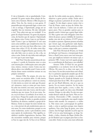 A ntunes Filho e suas obsessões recorrentes




E vão se beijando e vão se apunhalando. Com-          não dá. Eu tenho ainda essa porra, objetivos, e
preende? Eu gosto muito dessa relação do ho-          objetivos a gente precisa cuidar. Então não é
mem com o homem. Mesmo o filho da puta eu             obrigar as pessoas a pensarem de um jeito, mas
adoro. Vem, faz, faz, mostra as suas garras. O        é sugerir. Se não daqui a pouco vamos virar a
passarinho que está querendo fugir, o outro vem       Casa de Orates, como na peça do Arthur Aze-
e ele se entrega, é hipnotizado, periga até ser       vedo. Casa de malucos, e vamos cair no anár-
engolido. Isso me interessa. Ele não: (elevando       quico puro. Para os grandes capitais para os
a voz) “Esta cobra tem que ser revidada”. E eu        grandes cartéis é ótimo que a gente fique imbe-
gosto da relação humana. Eu gosto da pequena          cil. Mas a gente tem uma obrigação como bra-
coisa, do fascínio que de repente é hipnotizado       sileiro de pouco a pouco trabalhar de maneira a
por alguma coisa. Como é que eu sou hipnoti-          ajudar, mas não de ser tirânico. O CPT procu-
zado? Como é que eu hipnotizo? E tem uma              rar ajudar as pessoas. Quantas pessoas estranhas
outra coisa também, que complementa isso. Eu          que vieram aqui, não ganharam nada depois,
quero que você veja com bons olhos isso, e não        mas estão vivas. É um trabalho anônimo, de for-
como uma crítica. O Zé, ele tinha como dire-          miga e acho que o estamos cumprindo.
tor de atores o Eugênio Kusnet, que morreu. Ele               Sala Preta: Há mais de 40 anos, no Vereda
não sabe lidar com os atores no dia a dia, no         da Salvação você buscava a interpretação brasi-
coisa a coisa. Então ele não tinha mais saída por     leira e o Raul Cortez esteve com você nessa pro-
aí e teve que ir por outro lugar.                     cura, que implicava inclusive em matar o pai, o
        Sala Preta: Uma das características de nos-   primeiro TBC. Como você revê aquela pesqui-
sa época é a perda de fronteiras entre as artes       sa e a contribuição do Raul para o seu trabalho?
com intersecções e imbricações entre artes plás-              Antunes Filho: O Raul foi um grande
ticas, música, cinema e teatro. Como essa ten-        companheiro e eu inclusive tirei ele do Teatro
dência afeta o teu trabalho atual. Como as refe-      Oficina. Ele estava lá, eu disse vem aqui e ele
rências desses outros territórios entram no seu       veio, louco. Eu me dava muito bem com o Raul.
próprio território?                                   Eu vi o primeiro espetáculo amador que ele fez
        Antunes Filho: Eu sempre, de certa ma-        ali no Arena. Ele fazia um aviador e eu adorei.
neira, entrei no território deles. A vida inteira     Depois, quando eu fiz Vereda da Salvação, eu o
eu entrei nas artes plásticas e entrei no cinema.     chamei para fazer lá no TBC. Ali eu queria che-
A vida inteira eu entrei em tudo que foi possí-       gar em um Brasil diferente, não sei o que eu
vel, misturava, trazia as coisas pro meu teatro.      queria. Eu era muito intuitivo. Eu fui muito
Eu acho isso notável, esse trans, essas inter ma-     puxado para fazer aquilo, a terra, o chão. Ao
térias. Isso para mim não é novo, não foi o pós-      mesmo tempo aquilo me dava uma felicidade
moderno que me trouxe. Eu já tava nessa. An-          enorme. Porque eu não sabia. Eu não tava que-
tes, eu já era louco. Lá embaixo, lá no início, eu    rendo destruir nada do que havia. Não era ico-
já era louco. Porque fui casado com uma artista       noclasta. Destruindo o TBC, matando nin-
gráfica, fui amigo de todos os grandes pintores       guém. Eu estava respirando, mas aquele respiro
brasileiros, de músicos, também, o grupo da bi-       matava todo mundo. Eu assoprava e o ninho
blioteca. Então eu sempre fui meio metido nis-        ia. Não estava com a preocupação de quebrar
so, e não precisei do pós-modernismo para en-         nada, a coisa se quebrava porque meu ímpeto
trar nessa. Eu como modernista, porque eu sou         quebrava. Esta coisa Yang da gente, essa coisa
meio modernista, aceito o pós-moderno como            criativa. Isso foi legal. Quando eu já fiz aqui no
uma espécie de modernismo. Não significa es-          CPT, aí já era uma homenagem, ao Jorge An-
tabelecer modelos hegemônicos, fascistas. Mas         drade, e tinha a história do Bispo (Arthur Bis-
são necessários modelos para orientar, porque         po do Rosário) que eu peguei para fazer as lou-
se ficar às cegas não dá. Se ficar só no Deleuze      curas dele. Então era uma coisa mais sofisticada




                                                                                                                            111
 