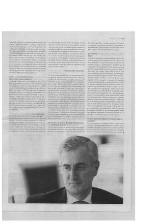 30.MARÇO.2014 07
lidade de escolher o melhor estabelecimento de
ensino. Neste momento, o Estado paga a du
cação dessas crianças e jovens, obrigando-os a
ir para determinada escola, que pode ser a me
lhor para a pessoa A, mas não para a pessoa B.
Não são tidas em conta as características de ca
da criança e até os valores que cada família tem.
Hoje, cada vez mais, a sociedade é heterogénea.
Se não existir esta abertura, estamos a colocar
os jovens num colete-de-forças, que prejudicará
a sua afirmação e a criação de riqueza no nosso
país, desde a económica até à artística. Estamos
sempre a dizer que um dos problemas do pais é
não investirmos em mais educação, mas inves
tir como? Apenas em mais edifícios?
COMO É QUE OS CONCEITOS DEESINO PÚBLICO EPRI
VADO SE ARTICULAM NÓ ÂMBITO DESTA FILOSOFIA?
Uma das coisas que concluímos é que deve
mos olhar para as escolas como olhamos para
os transportes públicos. Há transportes públi
cos que são geridos por entidades não públicas.
Aliás, a própria OCDE já usa essa designação,
afirmando que as escolas públicas podem ser de
gestão pública ou de gestão privada, O que in
teressa é como é que estas escolas se oferecem à
sociedade e há regras que têm de ser cumpridas.
Isso não tira lugar à existência de escolas priva
das, que querem, por exemplo, escolher os alu
nos. Vivemos numa sociedade livre. Agora, es
sas escolas não servem uma criança de uma fa
mília pobre.
lor, em função do ano de escolaridade em que
ela está e outros elementos, seja qual for a esco
la para onde ela vã. As escolas seriam, depois, li
vres de escolherem os seus professores, de acor
do com regras, até porque não estamos a come
çar do zero. Não queremos, claro, de um dia pa
ra o outro, mudar completamente, mas quere
mos alterar a direção das coisas para podermos
lá chegar. Eventualmente, podemos alcançar es
tas metas muito mais depressa do que as pes
soas pensam. Para isso ternos a experiência de
muitos outros países.
COMO OMEÇARIA ESSA MUDANÇA PARA UM DIFEREN
SISTEMA DE ENSINO?
Para já, estamos a falar de um sistema que se li
mitaria às escolas do sistema público de edu
cação e às escolas que o Estado já apoia, com
contrato de associação, pelo menos numa pri
meira fase. Não estamos em condições de en
volver mais recursos financeiros do cfue aqueles
que já são aplicados. Desde logo, dar-se-ia to
tal autonomia às escolas. O Ministério da Edu
cação, em vez de ser um gestor de escolas, sem
quase nunca falar dos alunos, definiria metas.
Pode haver uma escola que queira dar mais des
taque ao teatro e deve ter liberdade de contratar
um encenador, por exemplo,desde que não ul
trapasse o orçamento definido. Se calhar os alu
nos de Bragança preoisam de um pouco mais de
aprendizagem de inglês do que os de Faro, por
exemplo... Todavia, o sol é um bocado inimigo
da matemática. Se calhar os alunos de Faro pre
cisam de mais aprendizagem de matemática do
que os de Bragança... Porque é que as escolas
não podem ser livres?
discussão que há à volta do ranking: Discutem-
-se sempre os primeiros lugares. Interessante é
discutir as escolas que estão no fundo da tabela:
Essa é que é a nossa grande preocupação.
QUE EXEMPLOS PODEMOS SEGUIR VINDOS DE OUTROS
PAÍSES?
Temos de olhar para cada país nas suas circuns
tâncias, porque há razões históricas, mas deve
mos analisar os casos dos países nórdicos, em
primeiro lugar, o da Holanda e também os da
Inglaterra e dos Estados Unidos, porque há uma
grande variabilidade e uma tradição enorme de
discussão dos temas. Nem tudo o que é feito
tem o nosso acordo. Entendemos, por exemplo,
que num sistema público de educação as esco
las não podem escolher os alunos. É um ponto
sagrado. Se for atingido o máximo de candida
turas, decide-se quem entra por sorteio. Conhe
ço muitos casos de escolas públicas, neste mo
mento, que escolhem os alunos, o que é inacei
tável, porque cria segregação. Todos os estudos
demonstram que a liberdade de escolha por par
te das famílias e dos alunos não cria segregação,
mas, se essa escolha for feita pelas escolas, já há
um efeito perverso. Neste momento há segrega
ção não só porque há escolas que não cumprem a
lei, mas também porque a escolha é feita em fun
ção do local onde a pessoa vive. As coisas muda
ram um bocadinho e já é possível hoje fazer al
guma escolha, mas ainda não é total. Há muitas
limitações.. Também se devem criar órgãos locais
que ajudem a analisar a situação concreta de ca
da filho e o caminho que este pode seguir.SERIAM PORTANTO ESCOLASPE GESTAO SOBRETUDO
PRIVADA MAS MANTIDAS POR DINHEIROS PUBLICOS’
Seria um sistema composto por escõlas, abertas
a todos, como os transportes públicos, onde to
dos pagam o bilhete ao mesmo preço. Para que
a criança que não tem recursos possa escolher,
é esse o caminho. O Estado diz: Com os im
postos que recolho, a sociedade paga a educa
ção daquela criança, com um determinado va
NAO HA RISCO DE OS ALUNOSEREM UMA APRENDIZA
GEM DEMASIADO DESIGUAL.’’ “
O que interessa são as metas de aprendizagem.
Quando as metas não são cumpridas, o Ministé
rio deve ir averiguar e tentar ajudar. Repare na
HAVERIA, ASSIM, UMA MAIOR RESPONSABIUZAÇÃO DA
SOCIEDADE?•
Neste momento, é a administração pública que
decide, o que desresponsabiliza os pais e a so
ciedade em geral. Quanto aos Açores, fazendo
uso da sua Autonomia, considero que podiam
ser um exemplo a nível nacional neste campo.
 