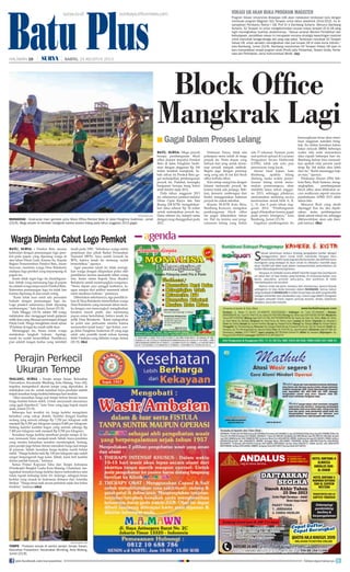 Batu Plus
BATU, SURYA - Pemkot Batu merasa
keberatan dengan pemasangan logo pem-
kot pada papan yang dipasang warga di
atas lahan Petuk Gede. Karena itu, Kepala
Bagian Pemerintahan Pemkot Batu, Imam
Suryono, meminta warga Desa Bulukerto
melepas logo pemkot yang terpampang di
papan itu.
Imam tidak ingin logo itu disalahguna-
kan. Sebab, yang memasang logo di papan
itu adalah warga tanpa seizin Pemkot Batu.
Keberatan pemasangan logo itu tidak lain
karena dipasang di atas tanah orang.
“Kami tidak mau nanti ada persoalan
hukum dengan pemasangan logo itu.
Logo pemkot seharusnya tidak dipasang
sembarangan,” kata Imam, Jumat (23/8).
Pada Minggu (18/8), sekitar 300 warga
melakukan aksi menggugat tanah ganjaran
milikdesayangdikuasaiperoranganditegal
Petuk Gede. Warga mengklaim tanah seluas
35 hektare di tegal itu masih milik desa.
Menanggapi itu, Imam minta warga
melakukan langkah hukum. Apalagi,
tanah itu sudah bersertifikat. Pemiliknya
pun adalah tangan kedua yang membeli
tanah pada 1985. “Sebaiknya warga minta
penjelasan dari pihak Badan Pertanahan
Nasional (BPN). Saya sudah kroscek ke
BPN, bahwa tanah itu memang sudah
bersertifikat,” ujarnya.
Agar pesoalan tanah itu tidak merugi-
kan warga dengan dilaporkan polisi oleh
pemiliknya karena mematoki lahan orang
lain, Imam minta Kepala Desa (Kades)
Bulukerto untuk menenangkan warganya.
“Senin depan saya panggil kadesnya. Ja-
ngan sampai ikut terlibat mematok sebab
nanti ranahnya hukum,” pesannya.
Diberitakan sebelumnya, tiga pemilik la-
han di Desa Bulukerto memolisikan warga
Desa Bulukerto yang merusak lahan mere-
ka dengan cara mencangkul, mengibarkan
bendera merah putih, dan memasang
papan nama bertuliskan, bahwa tanah itu
milik Desa Bulukerto. “Kami melaporkan
ke polisi atas perbuatan mereka karena
menyerobot tanah kami,” ujar Sofian, war-
ga Jalan Panglima Sudirman 45 yang juga
salah satu pemilik tanah seluas kurang
lebih 5 hektare yang diklaim warga, Selasa
(20/8). (iks)
Block Ofﬁce
Mangkrak Lagi
BATU, SURYA- Mega proyek
berupa pembangunan block
office (kantor terpadu) Pemkot
Batu di Jalan Panglima Sudir-
man dengan anggaran Rp 164
miliar kembali mangkrak. Se-
bab, tahun ini Pemkot Batu ga-
gal melanjutkan pembangunan
proyek itu. Padahal, kerangka
bangunan berupa tiang beton
telah berdiri sejak 2012.
Pada tahun anggaran 2013
ini, sebenarnya pemkot melalui
Dinas Cipta Karya dan Tata
Ruang (DCKTR) mengalokasi-
kan dana sebesar Rp 34 miliar
untuk melanjutkan proyek itu.
Dana sebesar itu, hampir sama
dengan yang dianggarkan pada
2012.
Pantauan Surya, tidak ada
pekerjaan sama sekali di mega
proyek itu. Pintu depan yang
terbuat dari seng untuk menu-
tupi proyek tampak ambruk.
Begitu juga dengan penutup
seng yang ada di sisi kiri block
office terbuka lebar.
Kini setiap orang bisa dengan
leluasa memasuki proyek itu
karena tidak ada penjaga. Bah-
kan, kemarin rombongan dari
Kediri menggunakan halaman
proyek itu untuk istirahat.
Kepala DCKTR Kota Batu,
Bambang Kuncoro, mengakui
pembangunan block office
itu gagal dilanjutkan tahun
ini. Hal itu karena saat peng-
umuman lelang yang daftar
ada 17 rekanan. Namun, pada
saat jadwal upload di Layanan
Pengadaan Secara Elektronik
(LPSE), tidak ada satu pun
penawaran yang layak.
Sesuai hasil kajian, kata
Bambang, apabila lelang
diulang, maka waktu penye-
lesaian lelang untuk mene-
mukan pemenangnya akan
melebihi batas tahun anggar-
an 2013, sehingga pihaknya
memutuskan melelang secara
keseluruhan untuk blok A, B,
C, D, dan E pada tahun ang-
garan 2014. “Pembangunan
gagal dilanjutkan karena gagal
pada proses lelangnya,” kata
Bambang, Jumat (23/8).
Gagalnya pembangunan itu
kemungkinan besar akan mem-
buat anggaran semakin beng-
kak. Itu akibat kenaikan bahan
bakar minyak (BBM) beberapa
waktu lalu serta merosotnya
nilai rupiah beberapa hari ini.
Bambang belum bisa memasti-
kan apakah nilai proyek nanti
tetap Rp 164 miliar atau lebih
dari itu. “Kami menunggu kaji-
an mas,” ujarnya.
Pelaksana Harian (Plh) Sek-
kota Batu, Budi Santoso, meng-
ungkapkan, pembangunan
block office akan dilakukan se-
cara multiyears seperti rencana
pembahasan APBD 2013 akhir
tahun lalu.
Menurut Budi yang akrab
dipanggil Tosi itu, jika dipak-
sakan, maka pembangunan
tidak selesai tahun ini, sehingga
dikhawatirkan akan ada dam-
pak lainnya. (iks)
SURYA/IKSAN FAUZI
MANGKRAK - Anak-anak main gembok pintu Block Office Pemkot Batu di Jalan Panglima Sudirman, Jumat
(23/8). Mega proyek ini kembali mangkrak karena proses lelang pada tahun anggaran 2013 gagal.
Warga Diminta Cabut Logo Pemkot
Gagal Dalam Proses Lelang■
Perajin Perkecil
Ukuran Tempe
MALANG, SURYA - Perajin tempe Sanan, Kelurahan
Purwantoro, Kecamatan Blimbing, Kota Malang, Yono (42),
terpaksa memperkecil ukuran tempe yang diproduksi. Ia
melakukan cara itu untuk menekan biaya produksi setelah
terjadi kenaikan harga kedelai beberapa hari terakhir.
“Mau menaikan harga jual tempe belum berani karena
harga kedelai belum stabil. Untuk menyiasati ukurannya
yang agak diperkecil,” kata Yono yang juga bapak empat
anak, Jumat (23/8).
Beberapa hari terakhir ini, harga kedelai mengalami
kenaikan yang cukup drastis. Kedelai dengan kualitas
sedang yang semula seharga Rp 7.250 per kilogram naik
menjadi Rp 8.300 per kilogram sampai 8.400 per kilogram.
Sedang kedelai kualitas bagus yang semula seharga Rp
7.400 per kilogram naik menjadi Rp 8.700 per kilogram.
Kenaikan harga kedelai membuat perajin tempe di Sa-
nan, termasuk Yono, menjadi resah. Sebab, biaya produksi
yang mereka keluarkan semakin membengkak. Sedang,
para perajin juga belum berani menaikan harga jual tempe
di pasaran. Sebab, kenaikan harga kedelai masih belum
stabil. “Harga kedelai naik Rp 100 per kilogram saja sudah
sangat berpengaruh bagi kami. Sebab, kami beli kedelai
dalam jumlah banyak,” katanya.
Ketua Primer Koperasi Tahu dan Tempe Indonesia
(Primkopti) Bangkit Usaha Kota Malang, Chamdani, me-
ngatakan kenaikan harga kedelai dipicu melemahnya nilai
tukar rupiah terhadap dolar AS. Sedangn, sebagian besar
kedelai yang masuk ke Indonesia diimpor dari Amerika
Serikat. “Harga terus naik secara perlahan sejak dua bulan
terakhir,” katanya.(sha)
SURYA/SYAMSUL HADI
TEMPE - Produksi tempe di sentra perajin tempe Sanan,
Kelurahan Purwantoro, Kecamatan Blimbing, Kota Malang,
Jumat (23/8).
surya.co.id surabaya.tribunnews.com VOKASI UB AKAN BUKA PROGRAM MAGISTER
Program Vokasi Universitas Brawijaya (UB) akan melakukan terobosan baru dengan
membuka program Magister (S2) Terapan untuk tahun akademik 2014/2015. Itu di-
sampaikan Pembantu Rektor I UB, Prof Dr Ir Bambang Suharto. Menurut Bambang
Suharto, S2 Terapan ini untuk mengakomodasi lulusan vokasi terapan (D-4) UB yang
ingin meningkatkan kualitas akademiknya. “Sesuai amanat Menteri Pendidikan dan
Kebudayaan, pendidikan vokasi ini merupakan rencana strategis kepentingan nasional
untuk mencetak tenaga-tenaga ahli yang siap pakai. Terobosan membuat S2 Terapan
Vokasi UB, untuk semakin meningkatkan nilai jual lulusan UB di mata dunia industri,”
kata Bambang, Jumat (23/8). Bambang menuturkan D4 Terapan Vokasi UB saat ini
baru menyediakan empat program studi (Prodi) yaitu Perbankan, Desain Grafis, Pariwi-
sata dan Perhotelan, serta Instrumentasi Medik. (isy)
HALAMAN 16 | | SABTU, 24 AGUSTUS 2013
join facebook.com/suryaonline follow @portalsurya
 