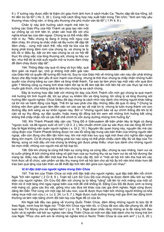 9 ). Ý tưởng này được diễn tả thậm chí giàu hình ảnh hơn ở sách Huấn Ca: "Nước dập tắt lửa hồng, bố
thí đền bù tội lỗi" ( Hc 3, 30 ). Cùng một cách tổng hợp này xuất hiện trong Tân Ước: "Anh em hãy yêu
thương nhau nồng nàn, vì lòng yêu thương che phủ muôn vàn tội lỗi" ( 1 Pr 4, 8 ).
Chân lý này ảnh hưởng cách mạnh mẽ trên tư
tưởng các Giáo Phụ của Hội Thánh và giúp tạo nên một
sự chống lại có tính tiên tri, phản văn hoá đối với chủ
nghĩa khoái lạc của dân ngoại. Chúng ta có thể nhắc đến
một ví dụ: "Nếu chúng ta đang ở trong mối nguy của
đám cháy, thì chúng ta chắc chắn sẽ lấy nước để dập tắt
đám cháy... cùng một cách thế, nếu một tia lửa của tội
bùng phát trong đám rơm của chúng ta, và chúng ta bị
bối rối vì điều ấy, bất cứ khi nào chúng ta có cơ hội để
thực thi công việc của lòng thương xót, chúng ta hãy vui
lên, như thể đó là một suối nguồn mở ra trước đám cháy
để đám cháy được dập tắt".
194. Thông điệp này quá rõ ràng và trực tiếp, quá
đơn giản và mạch lạc, chớ gì không một diễn giải nào
của Giáo Hội có quyền để tương đối hoá nó. Suy tư của Giáo Hội về những bản văn này cần phải không
được che đậy hoặc làm yếu đi sức mạnh của chúng, nhưng là thôi thúc chúng ta chấp nhận những huấn
quyền của chúng bằng sự can đảm và lòng nhiệt thành. Tại sao lại làm phức tạp một việc vốn quá đơn
giản ? Những công cụ mang tính khái niệm tồn tại là để làm bật lên mối liên hệ với các thực tại mà nó
muốn giải thích, chứ không phải là làm cho chúng ta xa cách chúng.
Đây là trường hợp đặc biệt với những lời dạy của Kinh Thánh vốn mời gọi chúng ta quá mạnh
mẽ hướng tới tình huynh đệ, tới sự phục vụ khiêm tốn và rộng lượng, tới công lý và lòng thương xót
hướng đến người nghèo. Chúa Giêsu đã dạy chúng ta cách nhìn này dành cho những người khác bằng
cả lời nói và hành động của Ngài. Thế thì tại sao phải che đậy những điều đã quá rõ ràng ? Chúng ta
không nên đơn giản quan tâm đến việc rơi vào sai lạc về mặt tín lý, nhưng là luôn trung thành với con
đường đầy ánh sáng và sự khôn ngoan này. Bởi vì "những người bảo vệ sự chính thống đôi khi bị tố
cáo về sự thụ động, sự đặc quyền, hoặc mang tội đồng loã khi xem xét những tình huống bất công
không thể chấp nhận nổi và các thể chế chính trị vốn dung dưỡng những tình huống ấy".
195. Khi Thánh Phaolô tiếp cận các Tông Đồ ở Giêrusalem để biện phân liệu là Ngài có đang
"ngược xuôi, và đã ngược xuôi vô ích" ( Gl 2, 2 ), tiêu chuẩn chính của sự xác thực mà các tông đồ trình
bày là Ngài không nên quên người nghèo ( x. Gl 2, 10 ). Nguyên tắc quan trọng này, nguyên tắc mà các
cộng đoàn của Thánh Phaolô không được rơi vào lối sống tập trung vào bản thân của những người dân
ngoại, vẫn còn đúng cho đến tận hôm nay, khi mà một trào lưu quy ngã mới theo chủ nghĩa dân ngoại
đang lớn mạnh. Có lẽ chúng ta không phải lúc nào cũng có thể phản chiếu cách đầy đủ vẻ đẹp của Tin
Mừng, song có một dấu chỉ mà chúng ta không giờ được phép thiếu: chọn lựa dành cho những người
bé mọn nhất, những con người mà xã hội loại bỏ.
196. Đôi khi chúng ta cũng thể hiện sự cứng lòng và cứng đầu; chúng ta xao nhãng, ham vui và
bị cuốn phăng đi bởi những khả năng vô giới hạn của sự hưởng thụ và sự ham vui do xã hội đương đại
mang lại. Điều này dẫn đến một loại tha hoá ở mọi cấp độ, bởi vì "một xã hội trở nên tha hoá khi các
hình thức về tổ chức, sản phẩm và tiêu thụ mang tính xã hội làm cho xã hội ấy trở nên khó khăn hơn để
trao ban quà tặng của bản thân và để thiết lập tình liên đới giữa con người với nhau".
Vị trí đặc biệt của người nghèo trong Dân Chúa
197. Trái tim của Thiên Chúa có một chỗ đặc biệt cho người nghèo, quá đặc biệt đến nỗi chính
Ngài "trở nên nghèo" ( 2 Cr 8, 9 ). Toàn bộ Lịch Sử Cứu Độ của chúng ta được đánh dấu bởi sự hiện
diện của người nghèo. Ơn Cứu Độ đến với chúng ta từ tiếng "vâng" cất lên từ môi miệng của một cô
thôn nữ ở một làng nhỏ ngay ngoại biên của một đế chế khổng lồ. Đấng Cứu Độ đã được sinh ra trong
một máng cỏ, giữa các thú vật, giống như các đứa trẻ khác của các gia đình nghèo; Ngài cũng được
dâng lên Đền Thờ cùng với một cặp bồ câu non, của lễ được thực hiện bởi những người không có khả
năng mua một con cừu ( x. Lc 2, 24; Lv 5, 7 ); Ngài được nuôi dưỡng trong một gia đình lao động bình
thường và làm việc bằng chính đôi bàn tay của Ngài để có của ăn.
Khi Ngài bắt đầu rao giảng về Vương Quốc Thiên Chúa, đám đông những người bị bóc lột đi
theo Ngài, minh hoạ lời Ngài nói: "Thần Khí Chúa ngự trên tôi, vì Chúa đã xức dầu tấn phong tôi, để tôi
loan báo Tin Mừng cho kẻ nghèo hèn" ( Lc 4, 18 ). Ngài đoan chắc rằng những ai bị đè nặng bởi đau
buồn và bị nghiền nát bởi sự nghèo nàn rằng Thiên Chúa có một nơi đặc biệt dành cho họ trong trái tim
của Ngài: "Phúc cho anh em là những kẻ nghèo khó,vì Nước Thiên Chúa là của anh em" ( Lc 6, 20 );
6
 