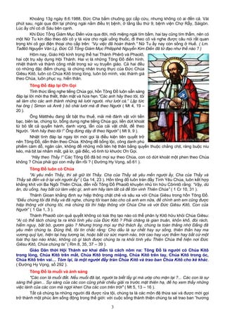 Khoảng 13g ngày 8.6.1988, Đức Cha bấm chuông gọi cấp cứu, nhưng không có ai đến cả. Vài
phút sau, ngài qua đời tại phòng ngài nằm điều trị bệnh, ở tầng lầu thứ 9, bệnh viện Chợ Rẫy, Sàigòn.
Lúc ấy chỉ có dì Sáu bên cạnh.
Khi Ðức Tổng Giám Mục Ðiền vừa qua đời, môi miệng ngài tím bầm, hai tay cũng tím thẫm, nên có
một Nữ Tu kín đáo theo dõi cô y tá vừa cho ngài uống thuốc, đi theo cô và nghe được câu nói rất quan
trọng khi cô gọi điện thoại cho cấp trên: “Vụ việc đã hoàn thành.” Nữ Tu ấy nay còn sống ở Huế. ( Lm.
Tađêô Nguyễn Văn Lý, Đức Cố Tổng Giám Mục Philipphê Nguyễn Kim Điền đã tử đạo như thế nào ? )
Hôm nay, Giáo Hội kính trọng thể hai Thánh Phêrô và Phaolô,
hai cột trụ xây dựng Hội Thánh. Hai vị là những Tông Đồ điển hình,
nhiệt thành và thành công nhất trong sứ vụ truyền giáo. Cả hai đều
có những đặc điểm chung, là chứng nhân trung thực của Đức Chúa
Giêsu Kitô, luôn có Chúa Kitô trong lòng, luôn bỏ mình, vác thánh giá
theo Chúa, luôn phục vụ, hiến thân.
Tông Đồ đáp lại Ơn Gọi
Tỉnh thức lắng nghe tiếng Chúa gọi, hồn Tông Đồ luôn sẵn sàng
đáp lại lời mời tha thiết, thân mật và hứa hẹn.“Các anh hãy theo tôi, tôi
sẽ làm cho các anh thành những kẻ lưới người, như lưới cá.” Lập tức
hai ông ( Simon và Anrê ) bỏ chài lưới mà đi theo Người ( Mt 4, 19 –
20 ).
Ông Mátthêu đang tất bật thu thuế, mải mê đánh vật với tiền
bạc, biên lai, chứng từ, bỗng dưng nghe tiếng Chúa gọi, liền dứt khoát
từ bỏ tất cả quyền hành, danh vọng, lẫn của cải vật chất, để theo
Người. “Anh hãy theo tôi !” Ông đứng dậy đi theo Người” ( Mt 9, 9 ).
Nhiệt tình đáp lại ngay lời mời gọi là điều kiện tiên quyết trở
nên Tông Đồ, dấn thân theo Chúa. Không để bổng lộc, công danh phù
phiếm cám dỗ, ngăn cản, không để những mối liên hệ thân bằng quyến thuộc chằng chịt, ràng buộc níu
kéo, mà bịt tai nhắm mắt, giả lơ, giả điếc, vô tình từ khước Ơn Gọi.
“Hãy theo Thầy !” Các Tông Đồ đã bỏ mọi sự theo Chúa, con có dứt khoát một phen theo Chúa
không ? Chúa phải gọi con mấy lần rồi ? ( Đường Hy Vọng, số 61 ).
Tông Đồ luôn có Chúa
"Ai yêu mến Thầy, thì sẽ giữ lời Thầy. Cha của Thầy sẽ yêu mến người ấy. Cha của Thầy và
Thầy sẽ đến và ở lại với người ấy” ( Ga 14, 23 ). Hồn tông đồ luôn tràn đầy Tình Yêu Chúa, luôn kết hợp
khắng khít với Ba Ngôi Thiên Chúa, đến nỗi Tông Đồ Phaolô khuyên nhủ tín hữu Côrintô rằng: “Vậy, dù
ăn, dù uống, hay bất cứ làm việc gì, anh em hãy làm tất cả để tôn vinh Thiên Chúa” ( 1 Cr 10, 31 ).
Thánh Gioan khẳng định sự hiệp thông chặt chẽ và sâu xa với Chúa Giêsu trong hồn Tông Đồ.
“Điều chúng tôi đã thấy và đã nghe, chúng tôi loan báo cho cả anh em nữa, để chính anh em cũng được
hiệp thông với chúng tôi, mà chúng tôi thì hiệp thông với Chúa Cha và với Đức Giêsu Kitô, Con của
Người” ( 1 Ga 1, 3 ).
Thánh Phaolô còn quả quyết không có loài thọ tạo nào có thể phân ly Kitô hữu khỏi Chúa Giêsu:
“Ai có thể tách chúng ta ra khỏi tình yêu của Đức Kitô ? Phải chăng là gian truân, khốn khổ, đói rách,
hiểm nguy, bắt bớ, gươm giáo ? Nhưng trong mọi sự thử thách ấy, chúng ta toàn thắng nhờ Đấng đã
yêu mến chúng ta. Đúng thế, tôi tin chắc rằng: Cho dầu là sự chết hay sự sống, thiên thần hay ma
vương quỷ lực, hiện tại hay tương lai, hoặc bất cứ sức mạnh nào, trời cao hay vực thẳm hay bất cứ một
loài thọ tạo nào khác, không có gì tách được chúng ta ra khỏi tình yêu Thiên Chúa thể hiện nơi Đức
Giêsu Kitô, Chúa chúng ta” ( Rm 8, 35, 37 – 39 ).
Giáo Dân thời Hội Thánh sơ khai diễn tả cách nôm na: Tông Đồ là người có Chúa Kitô
trong lòng, Chúa Kitô trên mắt, Chúa Kitô trong miệng, Chúa Kitô trên tay, Chúa Kitô trong óc,
Chúa Kitô trên vai… Tóm lại, là một người đầy tràn Chúa Kitô và trao ban Chúa Kitô cho kẻ khác.
( Đường Hy Vọng, số 292 ).
Tông Đồ là muối và ánh sáng
"Các con là muối đất. Nếu muối đã lạt, người ta biết lấy gì mà ướp cho mặn lại ?... Các con là sự
sáng thế gian... Sự sáng của các con cũng phải chiếu giãi ra trước mặt thiên hạ, để họ xem thấy những
việc lành của các con mà ngợi khen Cha các con trên trời" ( Mt 5, 13 – 16 ).
Tất cả chúng ta những người đã được rửa tội, chúng ta là các môn đệ thừa sai và được mời gọi
trở thành một phúc âm sống động trong thế giới: với cuộc sống thánh thiện chúng ta sẽ trao ban ”hương
3
 