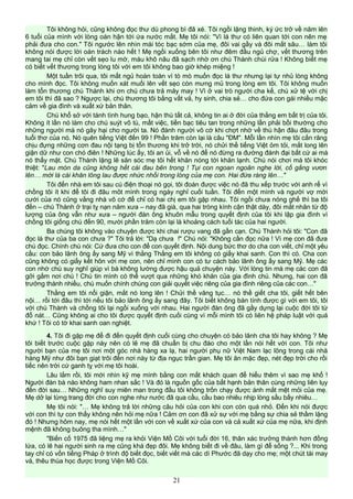 Tôi không hỏi, cũng không đọc thư dù phong bì đã xé. Tôi ngồi lặng thinh, ký ức trở về năm lên
6 tuổi của mình với lòng oán hận tới ứa nước mắt. Mẹ tôi nói: "Vì lá thư có liên quan tới con nên mẹ
phải đưa cho con." Tôi ngước lên nhìn mái tóc bạc sớm của mẹ, đôi vai gầy và đôi mắt sâu… làm tôi
không nói được lời oán trách nào hết ! Mẹ ngồi xuống bên tôi như đêm đầu ngủ chợ, vết thương trên
mang tai mẹ chỉ còn vết sẹo lu mờ, máu khô nâu đã sạch nhờ ơn chú Thành chùi rửa ! Không biết mẹ
có biết vết thương trong lòng tôi với em tôi không bao giờ khép miệng !
Một tuần trôi qua, tôi mất ngủ hoàn toàn vì tò mò muốn đọc lá thư nhưng lại tự nhủ lòng không
cho mình đọc. Tôi không muốn xát muối lên vết sẹo còn mưng mủ trong lòng em tôi. Tôi không muốn
làm tổn thương chú Thành khi ơn chú chưa trả mảy may ! Vì ở vai trò người cha kế, chú xử tệ với chị
em tôi thì đã sao ? Ngược lại, chú thương tôi bằng vất vả, hy sinh, chia sẻ… cho đứa con gái nhiều mặc
cảm về gia đình và xuất xứ bản thân.
Chú khổ sở với tánh tình hung bạo, hận thù tất cả, không tin ai ở đời của thằng em bất trị của tôi.
Không ít lần nó làm cho chú suýt vô tù, mất việc, tiền bạc tiêu tan trong những lần phải bồi thường cho
những người mà nó gây hại cho người ta. Nó đánh người vô cớ khi chợt nhớ về thù hận đâu đâu trong
tuổi thơ của nó. Nó quên tiếng Việt đến 99 ! Phần trăm còn lại là câu "ĐM". Mỗi lần nhìn mẹ tôi cắn răng
chịu đựng những cơn đau nội tạng bị tổn thương khi trở trời, nó chửi thề tiếng Việt ỏm tỏi, mắt long lên
giận dữ như con chó điên ! Những lúc ấy, tôi an ủi, vỗ về nó để nó đừng ra đường đánh đại bất cứ ai mà
nó thấy mặt. Chú Thành lặng lẽ săn sóc mẹ tôi hết khăn nóng tới khăn lạnh. Chú nói chơi mà tôi khóc
thiệt: "Lau mòn da cũng không hết cái đau bên trong ! Tụi con ngoan ngoãn nghe lời, cố gắng vươn
lên… mới là cái khăn lông lau được nhức nhối trong lòng của mẹ con. Hai đứa ráng lên…"
Tôi đến nhà em tôi sau cú điện thoại nó gọi, tôi đoán được việc nó đã thu xếp trước với anh rể vì
chồng tôi ít khi để tôi đi đâu môt mình trong ngày nghỉ cuối tuần. Tôi đến một mình và người vợ mới
cưới của nó cũng vắng nhà vô cớ để chỉ có hai chị em tôi gặp nhau. Tôi ngồi chưa nóng ghế thì ba tôi
đến – chú Thành ở trại tỵ nạn năm xưa – nay đã già, qua hai tròng kính cận thật dày, đôi mắt nhân từ độ
lượng của ông vẫn như xưa – người đàn ông khuôn mẫu trong quyết định của tôi khi lập gia đình vì
chồng tôi giống chú đến 90, mười phần trăm còn lại là khoảng cách tuổi tác của hai người.
Ba chúng tôi không vào chuyện được khi chai rượu vang đã gần cạn. Chú Thành hỏi tôi: "Con đã
đọc lá thư của ba con chưa ?" Tôi trả lời: "Dạ chưa !" Chú nói: "Không cần đọc nữa ! Vì mẹ con đã đưa
chú đọc. Chính chú nói: Cứ đưa cho con để con quyết định. Nội dung bức thơ do cha con viết, chỉ một yêu
cầu: con bảo lãnh ông ấy sang Mỹ vì thằng Thắng em tôi không có giấy khai sanh. Con thì có. Cha con
cũng không có giấy kết hôn với mẹ con, nên chỉ mình con có tư cách bảo lãnh ông ấy sang Mỹ. Mẹ các
con nhờ chú suy nghĩ giúp vì bà không lường được hậu quả chuyện này. Với lòng tin mà mẹ các con đã
gởi gắm nơi chú ! Chú tin mình có thể vượt qua những khó khăn của gia đình chú. Nhưng, hai con đã
trưởng thành nhiều, chú muốn chính chúng con giải quyết việc riêng của gia đình riêng của các con…"
Thằng em tôi nổi giận, mắt nó long lên ! Chửi thề văng tục… nó thề giết cha tôi, giết hết bên
nội… rồi tới đâu thì tới nếu tôi bảo lãnh ông ấy sang đây. Tôi biết không bàn tính được gì với em tôi, tôi
với chú Thành và chồng tôi lại ngồi xuống với nhau. Hai người đàn ông đã gầy dựng lại cuộc đời tôi từ
đổ nát… Cũng không ai cho tôi được quyết định cuối cùng vì mỗi mình tôi có liên hệ pháp luật với quá
khứ ! Tôi có tờ khai sanh oan nghiệt.
4. Tôi đi gặp mẹ để đi đến quyết định cuối cùng cho chuyện có bảo lãnh cha tôi hay không ? Mẹ
tôi biết trước cuộc gặp này nên có lẽ mẹ đã chuẩn bị chu đáo cho một lần nói hết với con. Tôi như
người bạn của mẹ tôi nơi một góc nhà hàng xa lạ, hai người phụ nữ Việt Nam lạc lõng trong cái nhà
hàng Mỹ như đôi bạn giạt trôi đến nơi này từ địa ngục trần gian. Mẹ tôi ăn mặc đẹp, nét đẹp trời cho rồi
tiếc nên trời cứ ganh tỵ với mẹ tôi hoài.
Lâu lắm rồi, tôi mới nhìn kỹ mẹ mình bằng con mắt khách quan để hiểu thêm vì sao mẹ khổ !
Người đàn bà nào không ham nhan sắc ! Và đó là nguồn gốc của bất hạnh bản thân cùng những liên lụy
đến đời sau… Những nghĩ suy miên man trong đầu tôi không trốn chạy được ánh mắt mệt mỏi của mẹ.
Mẹ dở lại từng trang đời cho con nghe như nước đã qua cầu, cầu bao nhiêu nhịp lòng sầu bấy nhiêu…
Mẹ tôi nói: "… Mẹ không trả lời những câu hỏi của con khi con còn quá nhỏ. Đến khi nói được
với con thì tự con thấy không nên hỏi mẹ nữa ! Cảm ơn con đã xử sự với mẹ bằng sự chia sẻ thầm lặng
đó ! Nhưng hôm nay, mẹ nói hết một lần với con về xuất xứ của con và cả xuất xứ của mẹ nữa, khi định
mệnh đã không buông tha mình…"
"Biến cố 1975 đã liệng mẹ ra khỏi Viện Mồ Côi với tuổi đời 16, thân xác trưởng thành hơn đồng
lứa, có lẽ hai người sinh ra mẹ cũng khá đẹp đôi. Mẹ không biết đi về đâu, làm gì để sống ?... Khi trong
tay chỉ có vốn tiếng Pháp ở trình độ biết đọc, biết viết mà các dì Phước đã dạy cho mẹ; một chút tài may
vá, thêu thùa học được trong Viện Mồ Côi.
21
 