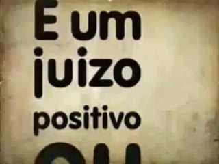 Habilidade de comunicação oral e escrita em pelo menos dois idiomas;