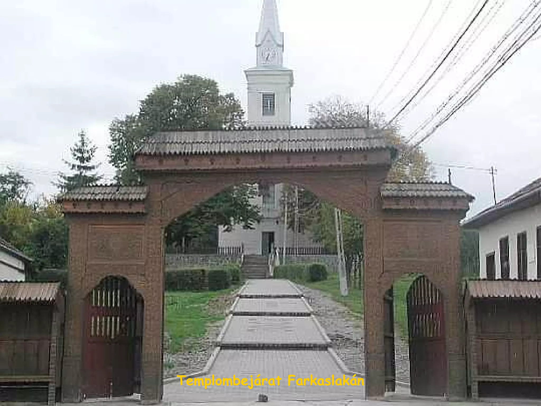 Templombejárat Farkaslakán 