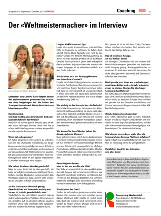 Ausgabe 9/10 September / Oktober 2021 / ERFOLG 21
Coaching
Der «Weltmeistermacher» im Interview
Spätestens seit Corinne Suter letzten Winter
den Weltmeistertitel gewonnen hat, ist klar,
wer dazu beigetragen hat. Wir haben den
Schwyzer Mentalcoach Martin Betschart zum
Interview getroffen.
Herr Betschart,
wie stolz sind Sie, dass Ihre Klientin die beste
Speed Skifahrerin derWelt ist?
Natürlich ist es eine grosse Freude, dass ich et-
was dazu beitragen konnte, doch das hat ja
schon viel früher begonnen und war eingentlich
nur die logische Konzequenz.
Wann hat es begonnen?
Ich habe begonnen, mit Corinne zu arbeiten,
kurz vor der Olympiade in Südkorea, wo es ge-
lang, einen Achtungserfolg von einem 6 Platz zu
erreichen. Anschliessend haben wir konsequent
auf genau dieses Ziel, Weltmeisterin, hin gearbei-
tet. Das Zwischenziel war mindestens eine Kris-
tallkugel und stabil an der Spitze mitzufahren.
Es wurden dann sogar zwei Kugeln.
Wie haben Sie dieses Wunder geschafft?
Naja, in erster Linie hat sie das geschafft, ich
habe sie lediglich mental unterstützt und ihr ge-
holfen, mentale Blockaden zu überwinden. Das
Wichtigste dabei ist, dass Corinne sehr lernbe-
reit ist und alles in Kürze umgesetzt hat.
Sie hat ja das auch öffentlich gesagt,
dass die Arbeit mit Ihnen sehr wichtig war.
So was ist ja nicht gerade üblich, oder?
Tatsächlich ist das nicht üblich, denn ich habe ja
vielen Spitzensportlern, Politikern, Unternehmern
etc. geholfen, auf ein deutlich höheres Level zu
kommen. Doch viele sind leider sehr egogetrie-
ben und würden das niemals zugeben (lacht).
Liegt es wirklich nur am Ego?
Leider ist es in der Schweiz immer noch einTabu,
Hilfe in Anspruch zu nehmen. Da fallen doch
schnell mal so kluge Sprüche wie: Hast du das
nötig? Gerade im Bereich Mentalcoaching, da
dieses nicht so deutlich griffbar ist für die Masse.
Obwohl heute praktisch jeder sehr erfolgreich
davon profitiert. In juristischen oder steuerlichen
Fragen hingegen ist es selbstverständlich, von
den Profis zu lernen.
Was ist denn jetzt das Erfolgsgeheimnis
von Ihnen bzw. Corinne?
Es gibt nicht das Erfolgsgeheimnis, sondern es
sind viele Puzzlesteine, die stimmen müssen. Ein
sehr wichtiger Aspekt bei Corinne ist auf jeden
Fall, dass sie sehr natürlich ist und ganz einfach
in erster Linie sehr viel Spass bzw. Leidenschaft
am Skifahrer hat und das nicht nur macht wegen
Anerkennung, Geld etc.
Wie wichtig ist das Material bez. die Technik?
Das ist die Voraussetzung, denn wenn das Mate-
rial nicht wettbewerbsfähig ist, dann nützt alles
nichts. Und natürlich sind alle Skifahrerinnen in
denTop 30 weltklasse, was Können undTraining
anbelangt, doch die letzten hundertstel Sekun-
den werden im Kopf gewonnen und das ist mein
Spezialgebiet.
Wie kamen Sie dazu? Woher haben Sie
dieses «geheime Wissen»?
Nun, geheim ist es ja nicht, denn das kann jeder
in meinen Seminaren oder Onlinekursen lernen.
Ich war immer ein sehr wissensdurstiger Mensch
und das führte mich unweigerlich zur «Erfolgs-
Psychologie».Mittlerweilehabeichüber35Jahre
Praxiserfahrung und habe tausenden von Men-
schen geholfen, deutlich erfolgreicher zu wer-
den.
Kann das jeder lernen
oder ist das nur was für die Elite?
Das Tolle an unserer Zeit ist, dass wirklich jeder,
der will, Zugang hat zu relevantem Wissen, wie
das geht. Doch leider sind viele nicht bereit, den
«Preis» für den Erfolg zu bezahlen. Sie jammern
lieber und beklagen sich, doch diese Einstellung
hat noch niemanden zum Erfolg geführt.
Was ist denn der Preis?
Stellen Sie sich mal vor, jeder von uns hat einen
Garten. Die meisten von uns möchten gerne,
dass er blüht und tolle Früchte im Herbst bereit
hält, doch die meisten sind nicht bereit, ihren
Garten zu hegen und zu pflegen und so ist er
dann bei vielen voller Unkraut.
Ressourcing Akademie AG
Roosstrasse 61 · 8832 Wollerau
Telefon 056 501 50 50
info@raag.ch
www.martinbetschart.ch
Corinne Suter mit Martin Betschart
Und genau so ist es mit dem Erfolg. Die Men-
schen möchten ihn haben. Sind jedoch nicht
bereit, das Nötige dafür zu tun.
Das ist eine klare Ansage.
An was fehlt es denn?
An «Hunger»! Die meisten von uns sind mit vol-
lem Kühlschrank gross geworden uns sind somit
nicht hungrig genug, Aussergewöhnliches zu
erreichen. Es sind dann auch oft Menschen, die
nicht alles geschenkt bekamen, die Überdurch-
schnittliches erreichen.
Doch gerade jetzt leben wir in schwierigen,
unsicheren Zeiten und es ist sehr schwierig
etwas zu planen. Können Sie überhaupt
Seminare durchführen?
Ich hoffe, dass wir jetzt ab September wieder ei-
nige Live-Seminare durchführen können, das ist
durch nichts zu ersetzen. Letztes Jahr konnten
wir gerade mal ein Seminar durchführen und
Corona hat uns seit Beginn über eine halbe Mil-
lion Verlust gekostet.
Welche Alternativen haben Sie?
Eine 100% Alternative gibt es nicht. Natürlich
haben wir darauf reagiert und arbeiten seit Mo-
naten an einer digitalen Lernplattform, auf der
alles relevanteWissen und Erfahrung digital auf-
bereitet wird. Sie ist demnächst fertig.
Wie können unsere Leser mehr über die
Seminare bzw. die neue Plattform erfahren?
Ganz einfach: www.MartinBetschart.ch oder eine
Mail an info@raag.ch für die Lernplattform.
Herzlichen Dank für das Interview
und alles Gute!
Martin Betschart, ist Experte für Erfolgs-Psycho-
logie, Motivation und Menschenkenntnis. Sein
Nummer 1 Bestseller «Ich weiss, wie du tickst»
führte mehrere Wochen die Bestsellerlisten an.
Mit seinen Büchern und Vorträgen hat er inter-
national ein Millionenpublikum erreicht. Er lebt
in der Schweiz, Mallorca und Asien.
 