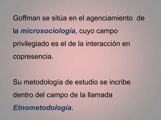 Las regiones y la conducta.  Una región es un lugar limitado por barreras antepuestas a la percepción.  Goffman distingue en una actuación, dos regiones:Una anterior  o front región. Es en la que tiene lugar la actuación.