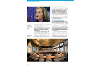 14
partidarios de la compra de bonos (liderados por
Mario Draghi), este esquema ha sido la contra-
partida para poder iniciar un programa de compra
de deuda pública de gran magnitud y de duración
prorrogable, que pueda incorporar a todos los
países de la Unión Económica y Monetaria. El
reparto parcial del riesgo es un coste asumible,
dado el beneficio que el programa supone para
la sostenibilidad de la deuda de los países de la
zona euro.
El tipo de cambio del euro descontó esta acción
del BCE, depreciándose por debajo de 1,2 €/USD a
finales de 2014. El anuncio ha hecho que el euro
se depreciara adicionalmente.
¿Una palanca sin punto de apoyo?
La ortodoxia keynesiana establece que, para lu-
char contra una recesión con deflación, es necesa-
rio un aumento del gasto público que sustituya la
caída del gasto privado en consumo e inversión.
Esta política fiscal debe acompañarse de una po-
lítica monetaria muy expansiva, con instrumentos
no convencionales, que ayude a financiar aquel
gasto público. Esta policy-mix ha sido la estrategia
que han seguido Estados Unidos, Japón, Reino
Unido y otros países desarrollados desde el inicio
de la crisis en 2007.
En la zona euro no existe ningún programa
de expansión fiscal, pues tan solo se han hecho
más graduales las sendas de ajuste de algu-
nos países con dificultades. En la medida que
la política monetaria no convencional no esté
acompañada por una expansión fiscal, podría
perder buena parte de su eficacia. Sería como
dades europeas, respetando los planes de rescate
sin incumplirlas unilateralmente.
El programa incorpora un esquema de re-
parto del riesgo. El 20% de los bonos queda en
posesión del BCE y el 80% restante en el Banco
Central de cada país. Se trata de un tecnicismo
pensado para la eventualidad de que un país
abandone el euro.
Esta distribución puede considerarse nega-
tiva, pues deja abierta la puerta a salidas de la
moneda única. La duda sobre esta posibilidad fue
el principal combustible que inflamó el mercado de
deuda pública entre 2010 y 2012. En la negocia-
ción entre los miembros ortodoxos del Consejo de
Gobierno del BCE (básicamente Alemania) y los
Sala del Consejo de
Gobierno, en la nueva
sede del BCE
Danièle Nouy, presi-
denta del Consejo de
Supervisión del
Mecanismo Único de
Supervisión (MUS)
de la Unión Bancaria
Europea
COYUNTURA ECONÓMICAy financiera
 