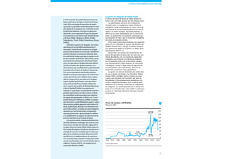 61Esade Informe económico y financiero
y el incremento de producción provocará un
ajuste adicional a la baja en el precio del mer-
cado. Esta estrategia desesperada de seguir
operando en pérdidas acaba diluyendo el valor
del capital de la empresa y se convierte en una
huida hacia adelante, en la que se sigue pro-
duciendo con la esperanza de que los precios
se recuperen en un futuro (call option) (Kreps
y Wilson [1982], Milgrom y Weber [1986],
Fudenberg y Tirole [1986], Fudenberg y Kreps
[1987]).
Al final de la guerra de desgaste, los rivales
afectados por las pérdidas abandonarán el
mercado y Arabia Saudí retomará su antigua
posición de dominio en el mercado mundial de
petróleo durante un horizonte dilatado. Solo
es cuestión de tiempo para que se quede con la
presa y domine el territorio. Ahora bien, en un
razonamiento anticipatorio (backward induc-
tion), los operadores establecidos más débiles
(costes elevados, alto apalancamiento, etc.)
descontarán este resultado final y abandonarán
la producción al inicio de la guerra de precios.
Los únicos operadores que pueden plantar
batalla son los que sean capaces de reducir los
costes operativos, pero ninguno tiene capaci-
dad de resistencia en una guerra de desgaste
contra Arabia Saudí (bajos costes de extrac-
ción, reservas de divisas, fondos soberanos,
etc.). A partir del modelo de Pankaj Ghemawat
y Barry Nalebuff (1984), los primeros en
reducir su capacidad o en abandonar serán los
grandes operadores con altos costes, es decir,
las compañías multinacionales que exploran
las aguas ultraprofundas, el Ártico, etc. Como
señaló Michael D. Whinston (1986), los peque-
ños oferentes con flexibilidad de ajuste y costes
decrecientes podrán aguantar más tiempo. Al
final, Arabia Saudí, Kuwait y los Emiratos Ára-
bes Unidos (EAU), a cambio de unos márgenes
menores por barril exportado, recuperarán
clientes, protección –geoestratégica y militar–
y la viabilidad de su negocio de exportación de
petróleo durante las próximas décadas.
Con posterioridad, Arabia Saudí deberá de-
sarrollar distintas estrategias que actúen como
barreras de entrada. Por ejemplo, siguiendo el
modelo del precio límite (Bain [1956], Sylos La-
bini [1962] Modigliani [1958]) que desalienta la
entrada de terceros al señalar que el coste mar-
ginal de la establecida es bajo (Bayesian-Nash
equilibrium), el establecimiento de restriccio-
nes verticales bajo contratos a largo plazo (take
or pay) que disuadan a los nuevos abastecedores
(Aghion y Bolton [1987]), o la ampliación de
capacidad (Maskin [1986]).
La guerra de desgaste de Arabia Saudí
El precio del barril de Brent se había situado en
torno a los 110 USD durante los tres últimos años.
La ralentización del ciclo de la economía
mundial, junto a la progresiva mayor eficiencia
energética, están proyectando un menor ritmo de
crecimiento de la demanda de petróleo en China,
Japón y la Unión Europea. Simultáneamente, la
oferta se ha visto reabastecida por el retorno de
Libia a la producción, el aumento continuado de
la extracción en Irak y por la revolución energética
del shale en Estados Unidos.
Ante estas expectativas bajistas, los especula-
dores en los mercados de futuros de petróleo del
NYMEX (Nueva York) y del ICE (Londres) cerraron
sus posiciones largas en el Brent y el West Texas
Intermediate (WTI).13
Ahora bien, las causas del hundimiento del
precio del petróleo no tiene que ver solo con una
oferta abundante, con un exceso de capacidad
instalada, que enfrenta una demanda lánguida
por la situación cíclica de la economía mundial.
Los motivos tienen mayor alcance, en una visión
estratégica a medio y largo plazo de algunos de
los operadores más importantes, tanto en su
dimensión económica como geopolítica.
La guerra de precios desatada por Arabia Sau-
dí, con el apoyo de Kuwait y los Emiratos Árabes
Unidos (EAU), persigue situar el precio en unos
niveles que expulsen del mercado, por falta de
rentabilidad, a las explotaciones operativas con
costes marginales elevados. Este conflicto será
sostenido en el tiempo, convertido en una guerra
de desgaste. La sobrecapacidad de la oferta exis-
tente en el mercado hace más creíble la amenaza,
aunque un nivel bajo del precio hará que repunte
la demanda.
Precio del petróleo (1970-2015)
Brent en USD
Fuente: Bloomberg
1970 1975 1980 1985 1990 1995 2000 2005
0
20
40
60
80
100
120
140
160
2010 2015
144,49
(nov. 08)
36,61
(dic. 08)
9,98
(nov. 98)
La revolución energética del fracking
13
 