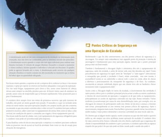 MANUAL DE BOAS PRÁTICAS ESCALADA 53
A desidratação pode ser até uma consequência da insolação ou intermação mais
avançada, mas não deve ser confundida, pois os sintomas iniciais são parecidos.
A desidratação ocorre quando o corpo não tem água suficiente para realizar suas
funções normais. O volume de sangue diminui, forçando o coração a aumentar
o ritmo cardíaco, mesmo quando o indivíduo é colocado em descanso. O quadro
pode se agravar levando até o coma. A desidratação pode ocorrer em qualquer
situação climática e é muito comum em alta montanha no momento que se deixa
de beber água na quantidade adequada.
Em locais muito quentes e expostos ao sol, a empresa deve conhecer as faces e vias menos
expostas, e optar por operar os roteiros em horários adequados a esse grau de exposição.
Em vias mais longas, equipamento para chuva e frio, assim como lanterna de cabeça,
devem estar sempre na mochila, prontos para uso. Já houve vários casos de anoitecer na
parede, assim como de tempestades que se formam rapidamente. Estar preparado para o
pior é fundamental.
O condutor deve sempre levar um estojo de primeiros socorros, que pela natureza do
trabalho, não pode ser muito grande nem pesado. O tamanho e o que vai incluído neste
estojo irá variar muito, mas para operações simples, em campos-escola, que são a maioria,
recomenda-se que este estojo contenha talas e colar cervical. O condutor tem que conhecer
primeiros socorros, saber como usar os equipamentos do estojo, bem como as talas e colar
cervical, ter condições de operar e comandar um resgate, e levar equipamento para tal.
Nos locais onde há sinal de celular, este é um equipamento de segurança obrigatório para
o condutor (mas pode ser providenciado pela empresa).
E para finalizar, antes de iniciar uma operação, a empresa e o condutor precisam conhecer
todas as possíveis vias de acesso ao local da atividade, bem como as vias de escape para
situações de emergência.
Pontos Críticos de Segurança em
uma Operação de Escalada
Reafirmando o que foi dito anteriormente, um dos pontos críticos de segurança é a
ancoragem. Ter sempre uma redundância (um segundo ponto de proteção e sistema de
ancoragem) é fundamental para uma operação segura, mesmo que o ponto principal
pareça estar em bom estado.
Também é fundamental a checagem dupla e sistemática dos nós e equipamentos de
segurança, antes da escalada, e antes de iniciar cada uma das descidas em rapel. Como
procedimento de segurança no rapel, antes de “desclipar” o “auto seguro” (desconectar
o mosquetão que prende o escalador à base), ainda conectada, mas sem tensão, é
aconselhável sentar-se na cadeirinha e colocar todo o peso na corda, além de checar
a abertura e posicionamento do mosquetão de segurança e do freio. Ao condutor,
recomenda-se atenção redobrada depois que um cliente tiver ido ao banheiro: checar
novamente todo o equipamento dele!
Assim como a checagem dupla no início da escalada, o encerramento das atividades é
outro ponto crítico, pois o condutor principal precisa avisar a todos os outros condutores
e clientes do encerramento da operação, e assegurar-se de que todos os equipamentos,
principalmente as cordas de segurança colocadas em top rope, foram retirados. Vários
acidentes já aconteceram por causa de uma desmobilização ruim, por exemplo, erro na
checagem do número de participantes onde um cliente sai da área e começa a retornar
sem avisar, principalmente se este retorno tem pontos críticos de segurança. Após o
encerramento, ninguém mais escala. Para facilitar o processo, quando várias vias estiverem
sendo usadas, é mais prático desmontar e encerrar a atividade em uma via de cada vez.
Os clientes que se julgam muito capazes, muito corajosos ou que não têm medo e querem
exibir-se, são sempre um sério problema numa operação de escalada. O condutor deve
ter uma conversa séria, franca e educada com este cliente, explicando que a segurança do
cliente é responsabilidade do condutor e que é, portanto, o condutor quem dita as regras,a
respeito do que pode e do que não pode ser feito, aonde pode e aonde não pode ir.
 