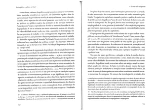 Escola pública e pobreza no Brasil
A essa altura, o alcance da política social nos países europeus era bastante
alto e mantinha a tendência à expansão, sob diferentes ângulos: além da
universalização da previdência social e de serviços básicos, como educação
e saúde, novos aspectos da vida social passavam a ser cobertos por algu-
ma política, e o público usuário das proteções e dos serviços tornava-se
"naturalmente" maior, especialmente devido ao aumento da média de vida
da população. A isso se somaria um maior número de pessoas em situação
de vulnerabilidade social, tendo em vista o aumento do desemprego, das
formas precárias de trabalho e dos contingentes de imigrantes, saídos de
países periféricos, que passaram a disputar posições no mercado de trabalho
e a demandar algum tipo de "atenção" do Estado. Nesse contexto, de ampla
cobertura bem consolidada das políticas sociais e de ampliação efetiva da
demanda, é que se fortaleceria a defesa da redução da presença do Estado
no campo social.
As novas formas de organização da produção e de circulação financeira já
apontavam para a redução da capacidade dos Estados de arrecadar impostos
- a base do investimento em políticas sociais - e já se convertiam em
pressões pela redução dos gastos sociais e pela"flexibilização"da regulamen-
tação das relações econômicas. De acordo com os preceitos neoliberais, esses
seriam alguns dos principais fatores que destroem os níveis necessários de
lucros das empresas e desencadeiam os processos inflacionários, resultando
na crise das economias de mercado (Anderson, r 99 5). Nessa perspectiva, o
enfrentamento da crise deveria se dar pela recriação de condições capazes
de estimular os investimentos produtivos, o que significava, entre outros
aspectos: a realização de reformas, na esfera fiscal e na regulamentação das
relações de trabalho, que beneficiassem os agentes econômicos; uma redução
dos gastos sociais que restituísse a capacidade de investimento dos Estados
no crescimento econômico; e, como consequência disso, a restituição de
certa desigualdade social vista como essencial para recuperar a "vitalidade
da concorrência".61
61 Conforme Anderson (1995), a política de pleno emprego, já bastante consolidada
na Europa, era vista pelo capital como um dos fatores mais cerceadores do crescimento
econômico. A ausência de um exército industrial de reserva e o fortalecimento dos sindi- •
4. O novo ciclo de expansão
No plano da política social, essas "orientações" pressionariam no sentido
da não manutenção dos compromissos sociais até então assumidos pelo
Estado. Nos países de capitalismo avançado, porém, o padrão de cobertura
da política social, atingido nos "anos de ouro" do Estado de bem-estar, não
ruiria da noite para o dia. Em geral, haveria uma reorientação para a con-
tenção gradual de certas garantias já instituídas62
e da criação de programas
que cobrissem, topicamente, as novas situações de vulnerabilidade criadas
pela reorganização global do capitalismo.
Os programas de garantia de renda mínima são os que melhor exem-
plificam essa nova tendência de "atendimento" social. Como mostra Spo-
sati (1997), eles começariam a ser propostos, nos países centrais, como
uma forma nova de garantir certo padrão de vida àqueles que, apesar das
oportunidades econômicas e da cobertura do sistema de proteção social
até então alcançadas, se mantinham em uma faixa de rendimento e em
condições de vida consideradas crÍticas para o próprio "equilíbrio" social
e político local.
No caso dos países periféricos, a situação se daria de modo diverso.
Esses países viveriam mais intensamente a crise, tendo em vista que as
novas vulnerabilidades decorrentes das mudanças na economia e as novas
restrições da política social ocorreriam sobre um antigo, amplo e conso-
lidado quadro de pobreza e de baixo e precário alcance mesmo das mais
clássicas proteções trabalhistas e serviços sociais considerados básicos. O
modo de inserção desses países na nova ordem econômica mundial recria-
va numerosas desvantagens. Os avanços das tecnologias de produção, dos
•catos haviam reduzido a liberdade do capital na negociação, a seu favor, do preço da força
de trabalho - elemento essencial no cálculo das taxas de lucro. A restituição de certa de-
sigualdade, entre outros meios, pela recriação de um exército industrial de reserva e pela
fragilização dos sindicatos ajudaria a minar a resistência da força de trabalho organizada,
favorecendo a contenção dos salários e, com isso, garantindo a recomposição de uma das
importantes bases da ampliação das taxas de lucro.
62 Um dos principais exemplos, nesse caso, são as mudanças nas regras previdenciárias,
que, em diversos países, vêm envolvendo progressivas alterações nos limites de idade ou
tempo de contribuição para efeitos de aposentadoria, bem como mudanças relativas as
responsabilidades contributivas de empregadores e empregados.
233
 