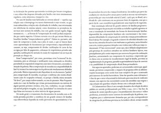 Escola pública e pobreza no Brasil
na declaração das quantias aproximadas recebidas por biscates irregulares
e nos relatos das despesas efetuadas pela família com itens minimamente
regulares, como alimentos, transporte e luz.
No caso de famílias mais habituadas ao sistema salarial - aquelas cuja
relação com o desemprego era menos disseminada e mais recente, ou que
eram submetidas a relações não oficializadas de trabalho, mas estruturadas
em referências do sistema salarial, como domésticas ou prestadores de
serviços sem carteira de trabalho, mas com ganho mensal regular, folgas
semanais etc.-, as formas de "comprovação de renda" podiam surpreen-
der por outros aspectos. A leitura corrente era a de que teriam direito ao
benefício famílias "comprovadamente pobres". Tratava-se, portanto, não
tanto de comprovar a renda, mas afalta de renda, o que se buscou fazer
com a apresentação de documentos que comprovavam a impossibilidade de
consumir, ou seja, comprovantes de dívidas: notificações de corte de luz
ou água por falta de pagamento, cobranças de empréstimos privados não
quitados, notificações de inclusão do nome do responsável em serviços de
proteção ao cheque etc.
Essas "comprovações", por vezes, permitiam certa "economia" de do-
cumentos, pois as cobranças e notificações eram endereçadas ao devedor,
permitindo ao responsável comprovar, num único documento, a moradia e a
situação de pobreza. Mas a comprovação de moradia (ou a impossibilidade de
fazê-lo) trouxe àluz outros aspectos da pobreza não imediatamente definidos
pela renda. Muitos responsáveis não dispunham de um documento-"padrão"
para comprovação de moradia, ou porque o endereço não existia oficial-
mente (caso de ocupações urbanas), ou porque a família estava morando
"de favor", por tempo indeterminado, na casa de parentes. Mais frequente
ainda era o caso de famílias que viviam permanentemente em imóveis de
algum parente próximo (irmãos, avós, tios, cunhados), ou que residiam
em imóvel próprio irregular, ou seja, "puxadinhos" ou extensões de outro
tipo feitas nos terrenos ou sobre imóveis de algum parente.
De modo geral, o cruzamento dos documentos de moradia com os de
renda permitia perceber a existência de um grande número de famílias
cuja sobrevivência dependia da renda (proventos de aposentadoria) e/ou
322
4. O novo ciclo de expansão
do patrimônio dos avós das crianças beneficiárias. Isso indicia que parte das
condições de vida dos pobres atuais parece ainda se ancorar nas instituições
promovidas por uma sociedade salarial (Castel, l 998) que, no Brasil, até a
década de l 9 80 continuava em seu processo lento de expansão, mas que a
partir da de l 990 consolidaria gradualmente uma trajetória de regressão.
Essa constatação informal do grande número de famílias progressiva-
mente àmargem das proteções vinculadas ao trabalho regulado agravava-se
com a constatação da intensidade das formas de desestruturação familiar,
depreendida das composições familiares não convencionais e das conse-
quentes dificuldades de comprovação de tutela das crianças potencialmente
bene3ciárias. Por exemplo, era grande o número de sobrinhos deixados com
tias ou tios, enteados deixados com madrastas ou padrastos, netos deixados
com avós, irmãos pequenos deixados com irmãos mais velhos por tempo in-
determinado. O "não convencional", nesse caso, não é definido simplesmente
pela presença de membros estranhos aos núcleos familiares típicos, mas
principalmente pelo caráter temporário que caracteriza boa parte das combinações
Jamil!ares, acrescentando um componente de incerteza e imprecisão que
se choca com as normas de reconhecimento legal da família, previstas na
regulamentação do programa, pautadas na permanência de laços de convívio
e na ::iossibilidade de comprovação oficial dessa permanência.
Âos aspectos apontados, poderiam ser acrescentados outros que, igual-
mente, permitem compreender o impacto do programa sobre as adminis-
trações municipais como sendo bem mais complexo do que o ocasionado
pelo aumento de tarefas burocráticas. Uma das questões mais relevantes é
0 fato de que o setor educacional foi deslocado para uma área de confronto
intenso com aspectos das necessidades sociais não atendidas cuja origem e
c~ja solução não guardam relações diretas com a educação escolar.
O Cadastramento Único é um exemplo dramático dá redução da esfera
pública no sentido problematizado porTelles (1999, 2001). Em face da
ausência de canais específicos para o encaminhamento dos novos e velhos
problemas, acumulados nesse contexto de intensificação da pobreza, con-
vergiriam para o cadastramento demandas que, por não corresponderem
às categorias de problemas previstas no formulário oficial, seriam tratadas
 