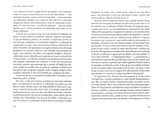 Escola pública e pobreza no Brasil
maior alcance territorial e populacional do que qualquer outra instituição
estatal, de outro as características de seu serviço especializado - uma
instituição destinada a crianças de determinada idade - já pressupunham
uma delimitação (famílias com crianças da faixa etária de escolarização
obrigatória) bastante instrumental para as metas de implantação do pro-
grama. O critério de renda - sem dúvida, imperioso - não seria, assim,
absoluto, pois a escola permitiria uma delimitação ainda maior de seu
alcance já limitado.
A escola, pois, ao mesmo tempo que seria uma base de realização, um
"posto", de uma política de assistência, realizaria o papel de uma frontei-
ra que pré-delimita a pobreza a ser assistida. É importante, porém, ter
em conta que a reabilitação da escolarização obrigatória e a instituição da
comprovação de renda, como novas fronteiras técnicas e burocráticas da
pobreza"assistida", não representam um completo abandono dos referenciais
geográficos. Ao contrário, observa-se uma utilização mais estratégica do
espaço como referência da política. Os programas dirigidos a áreas pré-
-delimitadas seriam substituídos por programas de alcance territorial cada
vez mais amplo, e a escolha da escola para sua realização permitiria conter
essa expansão e dissimular essa contenção. A escola tem uma presença
territorial e permite uma penetração que o restante do Estado não tem;
nesse sentido, sua escolha como um posto de realização do Bolsa Escola
fazia parecer que o programa, chegando a todos os lugares, chegava a todos
os pobres, simulando-se uma universalidade que o programa não tinha.
Énesse sentido que a escola pública fundamental se consolidaria como
Estado dos pobres no Brasil.
Por certo, a cada nova fronteira, produzem-se novas áreas nebulosas
para o reconhecimento da pobreza. A delimitação dos pobres por uma
faixa de renda, definida a partir das "disponibilidades" financeiras do go-
verno, é uma das formas mais visíveis disso. A focalização numa faixa de
renda precisa instaura uma nova área onde diferentes formas e situações
de pobreza persistem, mas não são reconhecidas e, nesse sentido, não são
tratadas como "demandantes" das atenções do Estado. A delimitação por
meio do critério de escolarização, já observada nas mais antigas "medidas
334
Consideraçõesfinais
focalizadas" via escola, como a saúde escolar, mostra-se tão mais eficaz
quanto mais dissimula os cortes que efetivamente realiza e quanto mais
associa a pobreza à "falta de educação do povo".
Um ponto ainda necessário de reiterar é que o sentido restritivo dessas
fronteiras não está apenas na definição de quem entra ou não entra no rol
dos assistidos, nem na definição do limite monetário da integração (quan-
to ganha quem entra), mas principalmente na instauração de uma esfera
"subsocial" na qual grandes contingentes de assistidos e não assistidos ficam
circunscritos às fronteiras da provisão de mínimos de subsistência. O sentido
político da destituição como que condena homens, mulheres e crianças a
um presente que se perpetua e cujos sentidos cada vez menos podem ser
disputados, sobretudo em face da redução do espaço e da"autorização"para
sua discussão. O foco na renda como critério e meio de "atenção'', a foca-
lização da ação social e a criação de canais específicos para o atendimento
dos pobres desorganizam os caminhos antes conhecidos para a reivindicação
de direitos e estilhaçam os espaços para seu debate e sua crítica pública. O
"novo canal" instituído - o Cadastramento Único - é, provavelmente, a
mais dramática expressão disso, pois funciona como um ímã, atraindo, para
uma sala sem portas, as questões que vinham ganhando formas coletivas
de expressão e produzindo coesões. O fato de que essa redução do direito
social a um patamar ínfimo de provisão se dê, em parte, via escola, e o fato
de que a escola se torne um dos espaços desse silenciamento, tornam ainda
mais dramático o retrocesso no campo das políticas "educacionais".
Ao longo deste livro, diversas vezes me perguntei se eu não estaria
resvalando para o absoluto pessimismo e, nesse sentido, desestimulando a
ação. Mas, retomando Gramsci e Florestan Fernandes, reconciliei-me com
~ caminho adotado. Não se trata, de fato, de uma forma de interpretação e
análise de todo pessimista, especialmente porque seu objetivo é localizar as
brechas e os desafios, os espaços por onde agir. No atual contexto brasileiro,
em que projetos, a princípio, de campos opostos começam a parecer assus-
tadoramente indiferenciados, a análise só vence a superfície dos discursos se
rastrear as mais esquecidas raízes, percebendo os entrelaçamentos e fusões
3H
 