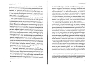 Escola pública e pobreza no Brasil
devidos a processos históricos amplos e fortemente disseminados, possibilite,
de outro, acentuar, por contraste, particularidades devidas a processos mais
específicos. Por "específicos", aqui, não faço referência a processos suposta-
mente determinados apenas por acontecimentos próprios de um lugar, mas
ao modo particular como, numa escala mais precisa - de uma cidade, uma
região, um país-, são conjugados ou entram em tensão ações, forças sociais
e acontecimentos locais e de outras escalas.
Dito de outra forma, a referência a uma "escola ocidental moderna"
deve, no mínimo, suscitar um movimento analítico de mão dupla, por meio
do qual seja possível, por um lado, reconhecer nas instituições escolares de
diferentes países ocidentais, particularmente sob o modo de produção ca-
pitalista, elementos mais disseminados que permitem perceber, em meio às
variações devidas à história de cada lugar, traços comuns que lhes dão algum
sentido de conjunto, quando comparadas a instituições escolares inscritas
em outros modos de produção e outras formações societárias. Por outro
lado, o ponto de chegada desse movimento não pode ser o desenho de um
"modelo" que, projetado sobre escalas de tempo e espaço menos amplas,
impeça a apreensão de importantes particularidades na configuração de
formas históricas que a escola adquire em face de percursos econômicos,
culturais e societários peculiares, como no caso de um país ou uma região.
No contexto ocidental moderno, mesmo aquelas características mais disse-
minadas das instituições escolares delineiam-se conforme esses percursos,
constituindo particularidades que não são simples variações superficiais de
um mesmo modelo, nem simples elementos acessórios a uma estrutura
sem variações. São particularidades que designam produções de sentido
diverso, e é isso que deve interessar à análise.
A importância analítica tanto desses traços mais difundidos quanto
dessas particularidades, que aproximam e distanciam conjuntos diversos de
instituições escolares, de modo algum se restringe à compreensão da"escola
em si". Ao contrário, desdobra-se na própria realidade social em que ela é
produzida, de tal modo que a análise da escola pode constituir uma forma
de entrada na compreensão dessa realidade, possibilitando rastrear as forças
mais atuantes, os processos mais disseminados, os valores mais enraizados
44
1. A escola brasileira
em cada escala de tempo e espaço. O estudo dos aspectos particulares,
inclusive, pode auxiliar na apreensão de movimentos na estrutura mais
ampla, na medida em que estes sejam expressão de formas de resistência
às forças, aos processos e aos valores mais disseminados. Tais resistências
podem manifestar-se como oposição a um modo instituído - ao menos
sempre que assumirem a forma de um enfrentamento direto, um confronto
- ou como afirmação de outro modo de agir ou operar (Heckert, 2004),
por meio, por exemplo, da instauração de um uso transformador ou da
atribuição de um sentido novo (Ribeiro, 2000) a um mecanismo produzido
para cumprir uma função instrumental em uma lógica dominante.5
A acentuação das particularidades, de todo modo, remeterá para o
reconhecimento de formas históricas de escola cujo sentido de conjunto
não é dado simplesmente por uma coerência formal interna do grupo de
instituições sob estudo, por sua aparente unicidade de forma ou pela com-
plementação funcional entre seus diversos elementos. Decerto, concorrem,
para esse sentido de conjunto, reiterações, regularidades e complementa-
ridades, mas não apenas no sentido das coesões. A apreensão da persistên-
cia e da reiteração (inclusive por meio de atualizações) de contradições,
res:stências e tensões pode falar mais a respeito do sentido de conjunto de
um grupo de instituições do que o detalhamento de suas conformidades. A
atenção nas tensões e contradições ajuda a lembrar que um conjunto não é
necessariamente um agrupamento estável numa estrutura estável. Inclusive,
a condição de persistência de alguns de seus traços pode ser exatamente a
instabilidade, de maneira que seu aparente desaparecimento ou atenuação,
seu esquecimento temporário, é o que permite seu "reaparecimento", for-
talecido, em outra conjuntura (Gramsci, 2002). Por isso, a apreensão de
um sentido de conjunto requer obrigatoriamente que seus possíveis traços
constitutivos sejam rastreados na história, não apenas porque se modificam
5 A menção às resistências, aqui, comporta duas acepções igualmente importantes: con-
trapcsição ou afirmação de uma perspectiva de ação diferente das perspectivas instituídas. A
respeito da resistência como afirmação de um modo diverso de agir ou de valores diversos
dos instituídos, ver Ana ClaraTorres Ribeiro (2000, p. 13-24) e Ana Heckert (2004).
45
 
