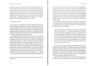 Escola pública e pobreza no Brasil
deveriam ser mais bem entendidos para ser considerados nos projetos for-
mulados sobre a escola. No discurso de crise que predomina, ela aparece
como"prenúncio" da mudança, não em sentido histórico amplo, de anúncio
da emergência de uma nova situação, mas em sentido restrito, no qual o
desajuste e a desordem aparecem como justificativa para a postulação da
necessidade de reformas, numa operação que, do mesmo modo, engessa
o debate sobre as mudanças em âmbito mais restrito que o necessário,
representando novas reduções problemáticas no debate.
3.3. REFORMA E CORREÇÃO
Caracterizada pela secundarização da dimensão política e pela ênfase na
questão da eficiência, a discussão da "crise da escola brasileira" tornou-se
uma das antessalas do debate sobre a urgência e as formas mais adequadas
de reforma educacional. Nesse terreno, ganharia centralidade uma análise
do problema educacional brasileiro que, mais tarde, constituiria a base das
políticas de "correção"adotadas nas gestões de Fernando Henrique Cardoso
e no âmbito de numerosos estados e municípios.
Um artigo publicado na revista EmAberto, do MEC, em r 9 87, escrito por
Philip R. Fletcher e Sérgio Costa Ribeiro, representa uma síntese perfeita
do conjunto de ideias que viria a balizar e dar consistência aos debates do
momento aqui discutido e a referenciar propostas de maior racionaliza-
ção da ação governamental no campo educacional, na década de r 990. 13
Mostrando preocupações com as "ideias baseadas no senso comum" que
estariam sendo "incorporadas à legislação" ou fundamentando "toda uma
política educacional" que, ao longo da década de r 980, persistia na questão
da ampliação do acesso à escola, o artigo se propunha "elucidar melhor os
diversos problemas do ensino de primeiro grau", revendo as formas como
os dados de escolarização básica estavam sendo avaliados (ih., p. r ). Seguia-
-se, então, uma extensa análise de dados sobre distribuição e rendimento do
13 Essas ideias apareceriam de forma mais detalhada, especialmente, em Sérgio Costa
Ribeiro (1991).
1. A escola brasileira
ensino que, em linhas gerais, reconhecia diversos aspectos das disparidades
regionais, mas centrava-se nos dados de repetência, na identificação dos
altos índices de distorção idade-série e no descompasso entre o número de
anos passados na escola e o de séries efetivamente concluídas, para argu-
mentar que a questão do acesso à escola não passava mais pela ampliação
de vagas, mas pela reconstituição das condições de absorção da população
em idade escolar, que tenderia a ser resolvida por meio da liberação do
altíssimo número de vagas retidas por alunos repetentes, principalmente
nas séries iniciais.
O artigo trazia, a partir daí, uma crítica severa àprática da repetência na
escola, indicando que sua superação poderia se dar, em parte, pelo aumento
da competência interna da escola, mas, também (e isto é destacado), pela
alteração dos critérios de promoção.
Se os critérios de promoção também fossem controlados, haveria uma queda
nesta taxa [de repetência]. (...]Nós não acreditamos que tudo isto possa
ocorrer sem uma mudança de políticas para o setor e um investimento maciço
de recursos para melhorar a qualidade de ensino. Porém, a longo prazo, uma
certa compensação financeira poderia ocorrer. Com um melhor rendimento
interno de promoções, seria possível transferir alguns dos recursos (escolas,
salas de aula e professores) para as séries mais adiantadas. Com isto, o mesmo
número geral de matrículas oferecidas hoje serviria para que os alunos fossem
mais além em seus estudos (ib., p. 10).
Essa formulação não apenas influiria na reorientação do debate sobre
expansão da oferta educacional, como ajudaria a formar a base sobre a qual
se assenta a adoção de medidas de "correção do fluxo escolar", que setor-
nariam ponto central da reforma educacional realizada na segunda metade
da década de r 990, pelo governo federal, bem como de reformas realizadas
no âmbito de diversos estados e municípios, como no caso exemplar de
Minas Gerais, analisado por Dalila Oliveira (2000).
Quanto àreorientação do debate sobre a expansão da oferta educacional,
é preciso lembrar a centralidade do tema naquele momento, tendo em vista
77
 