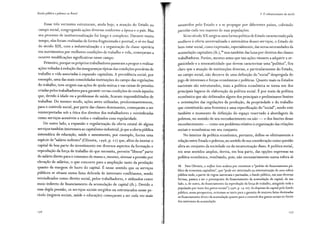 Escola pública e pobreza no Brasil
Essas três vertentes estruturam, ainda hoje, a atuação do Estado no
campo social, congregando ações diversas conforme a época e o país. Mas
seu processo de institucionalização foi longo e complexo. Durante muito
tempo, elas foram realizadas de forma fragmentada e pontual, e só no final
do século XIX, com a industrialização e a organização da classe operária
em movimentos por melhores condições de trabalho e vida, começaram a
ocorrer modificações significativas nesse campo.
Primeiro, porque os próprios trabalhadores passaram a propor e realizar
ações voltadas à redução das inseguranças típicas das condições precárias de
trabalho e vida associadas à expansão capitalista. A previdência social, por
exemplo, uma das mais consolidadas instituições do campo das regulações
do trabalho, teve origem nas ações de ajuda mútua e nas caixas de pensões
criadas pelos trabalhadores para garantir certas condições de renda àqueles
que, devido à idade ou a problemas de saúde, ficavam impossibilitados de
trabalhar. Do mesmo modo, ações antes utilizadas, predominantemente,
para o controle social, por parte das classes dominantes, começaram a ser
reinterpretadas sob a Ótica dos direitos dos trabalhadores e reivindicadas
como serviços acessíveis a todos e realizados com regularidade.
De outro lado, a expansão e regularização da oferta estatal de alguns
serviços também interessava ao capitalismo industrial, já que a oferta pública
sistemática de educação, saúde e saneamento, por exemplo, forma uma
espécie de "salário indireto" (Oliveira, r 998, p. 2 2) que, além de isentar o
capital de boa parte do investimento em diversos aspectos da formação e
reprodução da força de trabalho de que necessita, permite "liberar" parte
do salário direto para o consumo de massa e, mesmo, atenuar a pressão por
elevação de salários, o que concorre para a ampliação tanto da produção
quanto da margem de lucro do capital. É nesse sentido que os serviços
públicos se situam numa faixa delicada de interesses conflitantes, sendo
reivindicados como direito social, pelos trabalhadores, e utilizados como
meio indireto de financiamento da acumulação de capital (ib.). Devido a
essa dupla pressão, os serviços sociais surgidos ou estruturados nesse pe-
ríodo (seguros sociais, saúde e educação) começaram a ser cada vez mais
'~
~·
~:,
'
,--~
3. O robustecimento da escola
assumidos pelo Estado e a se propagar por diferentes países, cobrindo
parcelas cada vez maiores de suas populações.
Só no século XX surgiria uma forma política de Estado caracterizada pela
tendência à oferta universalizada e sistemática desses serviços, o Estado de
bem-estar social, como expressão, especialmente, das novas necessidades da
acumulação capitalista (ib.),46
mas também das lutas por direitos das classes
trabalhadoras. Porém, mesmo antes que tais ações viessem a adquirir a or-
ganicidade e a sistematicidade que devem caracterizar uma "política", fica
claro que a atuação de instituições diversas, e particularmente do Estado,
no campo social, não decorre de uma definição do "social" despregada do
jogo de interesses e forças econômicas e políticas. Quanto mais os Estados
nacionais são estruturados, mais a política econômica se torna um dos
principais lugares de elaboração da política social. É por meio da política
econômica que são delineados alguns dos principais e preliminares limites
e orientações das regulações da produção, da propriedade e do trabalho
que constituirão uma fronteira e uma especificação do "social", sendo este
também o momento de definição do espaço reservado à abordagem da
pobreza, no sentido de seu reconhecimento ou não - e dos limites desse
reconhecimento - como um problema relativo à organização das relações
sociais e econômicas em seu conjunto.
No interior da política econômica, portanto, define-se efetivamente a
relação entre Estado e pobreza, no sentido de sua consideração como questão
afeta ao conjunto da sociedade ou da escamoteação disso. A política social,
em seus sentidos amplos, deriva, em boa parte, das opções expressas na
política econômica, resultando, pois, não necessariamente numa esfera de
46 Para Oliveira, o we!fare State acabou por constituir o "padrão de financiamento pu-
blico da economia capitalista", que "pode ser sintetizado na sistem_atização de uma esfera
publica onde, a partir de regras universais e pactuadas, o fundo publico, em suas diversas
formas, passou a ser o pressuposto do financiamento da acumulação de capital, de um
lado, e, de outro, do financiamento da reprodução da força de trabalho, atingindo toda a
população por meio dos gastos sociais" ( r 998, p. r 9-20). As disputas do capital pelo fundo
publico, nessa perspectiva, orientam-se tanto para a garantia de maiores fatias destinadas
ao financiamento direto da acumulação quanto para o controle dos gastos sociais no limite
dos interesses da acumulação.
 