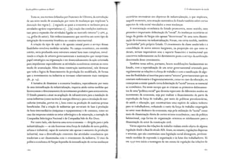 Escola pública e pobreza no Brasil
Trata-se, nos termos definidos por Francisco de Oliveira, da introdução
de um novo modo de acumulação por meio de mudanças que implicam "a
destruição das regras [... Jsegundo as quais a economia se inclinava para as
atividades agrário-exportadoras e [... ] [a] criação das condições institucio-
nais para a expansão das atividades ligadas ao mercado interno" ( r 988, p.
14, grifos do autor). Um redirecionamento que envolvia um novo tipo de
integração da economia brasileira no cenário internacional.
A criação do tipo de ação e de aparato estatal posto a serviço dessas
finalidades envolveu medidas variadas. No campo econômico, em sentido
estrito, seria produzida uma estrutura estatal bem mais complexa, envol-
vendo a criação de setores governamentais e instituições que cumpririam
papel estratégico na organização e no desencadeamento da ação orientada
para impulsionar especialmente as atividades econômicas centrais ao novo
modo de acumulação. Além dessa construção institucional, vale destacar
que toda a lógica de financiamento da produção foi modificada, de forma
que o investimento na industria se tornasse relativamente mais vantajoso
(ib., p. 14).
A tentativa de dinamizar a economia brasileira, especialmente por meio
de uma intensificação da industrialização, requeria ainda outras medidas que
favorecessem o direcionamento do investimento produtivo para novos setores.
O Estado passaria a atuar na ampliação de infraestrutura para a instalação de
novas industrias (como na área de energia elétrica) e para a circulação de mer-
cadorias (estradas, portos etc.), bem como na produção de matérias-primas
beneficiadas. Daí a criação de industrias que serviriam de base à produção
de bens intermediários (máquinas e equipamentos) e de consumo, como no
caso das empresas estatais no setor siderurgico e de mineração, a exemplo da
Companhia Siderurgica Nacional e da CompanhiaVale do Rio Doce.
Por outro lado, não haveria uma nova economia - dirigida para e pela
industrialização - se não houvesse uma força de trabalho de novo padrão,
urbana e industrial, capaz de sustentar não apenas o aumento da produção
industrial, mas a diversificação crescente das atividades econômicas que
tenderiam a ser dinamizadas com o crescimento da industria. O eixo da
política econômica deVargas dependia da intensificação de certas mudanças
160
3. O robustecimento da escola
societárias necessárias aos objetivos de industrialização, o que implicava,
naquele momento, uma atuação sistemática do Estado também sobre certos
aspectos da vida social vinculados a essas mudanças.
A reorientação econômica do Estado promoveria, nesse sentido, uma
primeira e importante delimitação do "social". As mudanças societárias ao
longo da gestão de Vargas não apenas "decorreram" de uma nova dinami-
zação da economia via industrialização. Foram, em certa medida, também
"produzidas" pelo próprio Estado. O crescimento da classe assalariada e a
consolidação de novos setores burgueses, na proporção em que estes se
deram, seriam impensáveis sem o suporte financeiro e institucional que
concorreu indiretamente ou foi diretamente posto a serviço da aceleração
direcionada desse crescimento.
Também nessa esfera, portanto, houve modificações fundamentais no
Estado, com a especialização de um setor governamental orientado para
regulamentar as relações e a força de trabalho e com a ramificação de algu-
mas das finalidades aí inscritas para outros "setores"governamentais que ou
existiam embrionária e fragmentariamente, como no caso da educação, ou
começaram a existir quando certa delimitação do "social"tornou-se essencial
ao econômico. Foi nesse escopo que se criaram os primeiros delineamen-
tos de uma "política social" que deveria repercutir de diferentes modos no
incremento da economia, seja por realizar o financiamento de parte da
reprodução da força de trabalho, por meio de políticas previdenciárias,
de saude e educação, que constituiriam uma espécie de salário indireto
para os trabalhadores, reduzindo o custo da força de trabalho empregada
no setor mais dinâmico da economia; seja pela utilização do "social" como
meio de dinamização direta de certos setores econômicos, caso da política
habitacional, cuja forma de organização orientou-se nitidamente para a
dinamização do setor da construção civil.
Vários aspectos das relações de trabalho vinham sendo objeto de alguma
regulação desde o final do século XIX. Eram, no entanto, regulações dispersas
e setoriais, que não constituíam uma legislação social abrangente, predomi-
nando medidas de repressão à organização e às lutas dos trabalhadores. Só
em r 93o teve início a montagem de um sistema de regulação das relações de
16 r
 