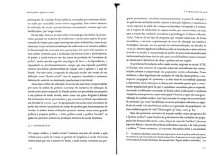 Escola pública e pobreza no Brasil
permanente de conciliar forças políticas orientadas por interesses distin-
tos acaba por consolidar, como ordens negociadas, duas ordens distintas
de utilização da escola, que persistiriam intensamente, mesmo que com
modificações, por longo tempo.
De um lado, observa-se uma ordem orientada por um ideário de pionei-
rismo, pautada em tentativas de transformar a escola numa espécie de posto
avançado do Estado, para o qual convergiriam ações civilizatórias, como as que
tomariam corpo na institucionalização da saúde escolar e na tentativa enfática
de disseminação das instituições intra e periescolares. De outro lado, mantém-se
uma ordem orientada para a atualização das formas locais e particularistas
de poder: a escola torna-se um dos meios de produção de "excedente de
poder", sendo operada segundo uma lógica do favor e da dependência, e
expandindo-se, predominantemente, sempre que essa expansão possibilita
renovar uma forma patrimonialista de relação com o aparato e a ação do
Estado. Nos dois casos, a expansão da educação escolar não resulta de sua
definição como "direito social", mas de impulsos vinculados a tentativas
distintas de controle ou dominação populacional e territorial.
Essas duas ordens de utilização da escola são mais bem compreendidas
por meio da análise de práticas concretas. As tentativas de utilização da
escola como posto avançado do Estado podem ser percebidas nos projetos
e nas práticas de saúde escolar, assim como nas ações dirigidas à difusão
das instituições intra e periescolares, que ocorrem no Brasil especialmente
nas décadas de 1 9 2o a 1 940. As apropriações da escola como excedente de
poder são visíveis nas práticas de cessão de prédios para funcionamento de
escolas. A análise dessas utilizações permite rastrear nexos entre grande
política e pequena política, e entre política social e política "escolar", os
quais me parecem centrais na produção histórica da escola brasileira.
3. I. A SAÚDE ESCOLAR
No campo médico, a "saúde escolar" constitui uma área de estudo e ação
voltada para a saúde da criança no período de frequência à escola. Na forma
institucional que veio a assumir no Brasil, a saúde escolar constituiu um pro-
170
3. O robustecimento da escola
grama permanente, vinculado predominantemente às pastas de educação e
ao qual seriam atribuídas tarefas relativas à educação higiênica, à assistência a
certos aspectos da saúde das crianças escolarizadas e à inspeção e à orienta-
ção a respeito da salubridade do espaço escolar, que concorreriam, em tese,
para a criação das condições necessárias à aprendizagem (Collares e Moysés,
1985). Trata-se de um tipo de programa que compõe ainda hoje, de forma
secundária, a estrutura organizacional do setor de educação em estados e
municípios, mas que, em seu período de institucionalização, nas décadas de
r 930-40, exerceu significativa influência sobre as formulações e ações relativas
à escola e ao escolar. A compreensão do perfil e do peso então assumidos pela
institucionalização dessa área de ação, para a escola brasileira, requer remontar
ao menos parte da história das ideias e práticas em sua origem.
As primeiras formulações sobre saúde escolar surgiram no século XVIII,
na Europa, num contexto de expansão industrial, intensificação das concen-
trações urbanas e pauperização das populações recém-urbanizadas. Nesse
ambiente, a clara degradação das condições de vida das classes pobres, a con-
sequente propagação de epidemias e as altas taxas de mortalidade passaram
a representar riscos tanto para as classes mais abastadas quanto para o cresci-
mento populacional geral de que o capitalismo necessitava para se expandir,
suscitando modificações na atuação do Estado sobre a vida social. A medicina
cumpriria, nesse processo, importante papel. Ocorria, a rigor, não uma gene-
ralização do cuidado médico, mas "uma extensão do campo da normatividade
da medicina", por meio "da definição de novos princípios referentes ao signi-
ficado da saúde e da interferência médica na organização das populações e de
suas condições gerais de vida" (Donnangelo ap. Lima, 1983, p. 89).
Uma das primeiras vertentes de atuação médica nessa perspectiva foi
a"polícia médica", cujas funções de policiamento das condições de propa-
gação das doenças abarcavam, como objeto de controle "médico", diversos
aspectos físicos e morais das práticas individuais e sociais e da vida privada
'bl' 47 N ·'
e pu 1ca. esse momento, Jª ocorriam discussões sobre a necessidade
47 Os assuntos abordados numa das mais importantes obras de polícia médica da época,
um sist~m~ ~e ação formulado pelo alemão Johann Peter Frank para servir como "guia" para
os func10nanos do Estado absolutista, dão exemplo disso: "higiene pública e individual [...],.,
171
 