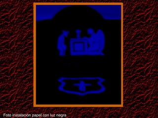 Foto instalación papel con luz negra 