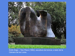 KnifeEdge – TwoPiece (1962), escultura de bronce, a lado de la Cámara de los Lores.