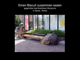 Einen Biscuit zusammen essen
gegenüber des Bukcheon Museums
in Seoul , Korea
 