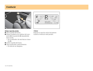 144 En marcha
Conducir
Echar marcha atrás
쮿 Pise el pedal del freno.
쮿 Mueva la palanca de cambios de la po
sición N a la posición R empujándola
hacia atrás.
 En el indicador de marchas se visua
liza R.
쮿 Suelte el pedal del freno.
쮿 Vaya acelerando uniformemente.
 El vehículo se desplaza.
¡Nota!
Engrane la marcha atrás únicamente
cuando el vehículo esté parado.
BA fortwo MJ06_Spanish.book Seite 144 Dienstag, 25. Oktober 2005 4:50 16
 