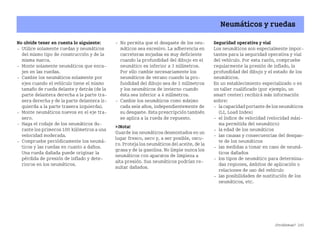 ¿Problemas? 245
Neumáticos y ruedas
No olvide tener en cuenta lo siguiente:
 Utilice solamente ruedas y neumáticos
del mismo tipo de construcción y de la
misma marca.
 Monte solamente neumáticos que enca
jen en las ruedas.
 Cambie los neumáticos solamente por
ejes cuando el vehículo tiene el mismo
tamaño de rueda delante y detrás (de la
parte delantera derecha a la parte tra
sera derecha y de la parte delantera iz
quierda a la parte trasera izquierda).
 Monte neumáticos nuevos en el eje tra
sero.
 Haga el rodaje de los neumáticos du
rante los primeros 100 kilómetros a una
velocidad moderada.
 Compruebe periódicamente los neumá
ticos y las ruedas en cuanto a daños.
Una rueda dañada puede originar la
pérdida de presión de inflado y dete
rioros en los neumáticos.
 No permita que el desgaste de los neu
máticos sea excesivo. La adherencia en
carreteras mojadas es muy deficiente
cuando la profundidad del dibujo en el
neumático es inferior a 3 milímetros.
Por ello cambie necesariamente los
neumáticos de verano cuando la pro
fundidad del dibujo sea de 3 milímetros
y los neumáticos de invierno cuando
ésta sea inferior a 4 milímetros.
 Cambie los neumáticos como máximo
cada seis años, independientemente de
su desgaste. Esta prescripción también
se aplica a la rueda de repuesto.
¡Nota!
Guarde los neumáticos desmontados en un
lugar fresco, seco y, a ser posible, oscu
ro. Proteja los neumáticos del aceite, de la
grasa y de la gasolina. No limpie nunca los
neumáticos con aparatos de limpieza a
alta presión. Sus neumáticos podrían re
sultar dañados.
Seguridad operativa y vial
Los neumáticos son especialmente impor
tantes para la seguridad operativa y vial
del vehículo. Por esta razón, compruebe
regularmente la presión de inflado, la
profundidad del dibujo y el estado de los
neumáticos.
En un establecimiento especializado o en
un taller cualificado (por ejemplo, un
smart center) recibirá más información
sobre:
 la capacidad portante de los neumáticos
(LI, Load Index)
 el índice de velocidad (velocidad máxi
ma permitida del neumático)
 la edad de los neumáticos
 las causas y consecuencias del desgas
te de los neumáticos
 las medidas a tomar en caso de neumá
ticos dañados
 los tipos de neumático para determina
das regiones, ámbitos de aplicación o
relaciones de uso del vehículo
 las posibilidades de sustitución de los
neumáticos, etc.
BA fortwo MJ06_Spanish.book Seite 245 Dienstag, 25. Oktober 2005 4:50 16
 
