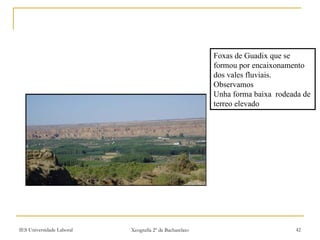 Foxas de Guadix que se formou por encaixonamento dos vales fluviais. Observamos Unha forma baixa  rodeada de terreo elevado 