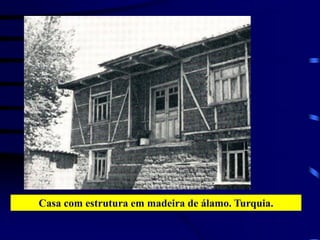 Casa com estrutura em madeira de álamo. Turquia.
 