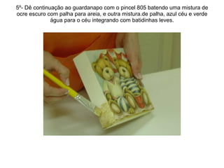 5º- Dê continuação ao guardanapo com o pincel 805 batendo uma mistura de ocre escuro com palha para areia, e outra mistura.de palha, azul céu e verde água para o céu integrando com batidinhas leves. 