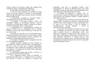 vontade sozinha não prevalece, porque não assegura bons
resultados no esforço a dispender pelos Aprendizes.
3) Vida limpa, inatacável, doméstica e social:
Se não tiver essas qualidades, que condições terá para
formar ou corrigir caracteres e guiá-los no aprimoramento
espiritual? Que autoridade moral terá para orientar, aconselhar,
indicar o melhor rumo?
4) Objetividade, facilidade de expressão verbal e
capacitação pessoal no campo da Reforma Íntima:
O Evangelho é ação pura, simples e direta, sem
subterfúgios, enganos ou acomodações; portanto, o que se
ensina deve ser também direto, simples e verdadeiro, utilizando-
se palavras apropriadas, claras e compreensíveis.
A nebulosidade ou o subentendimento, próprios, de
algumas filosofias, não se compatibiliza com a vivência
evangélica. Jesus mesmo ensinou dizendo que o falar deve ser
sim, sim, não, não.
Esta tarefa, por outro lado, deve ser executada por quem
tenha sido penetrado do idealismo que a Escola ressuma, irradia
e, preferentemente, tenha cursado a Escola e ingressado em
condições na Fraternidade dos Discípulos de Jesus.
5) É vedado ao Dirigente alterar os programas da Escola
e as suas finalidades evangélicas:
Qualquer alteração, divagação ou desvio literário ou
doutrinário traz confusões, perda de tempo e inutilidade para o
fim que se têm em vista, que é: preparar trabalhadores
evangelizados e aptos à difusão do Evangelho no campo social e
nos corações; e os programas da Escola foram organizados
justamente nesse sentido.
6) Sensibilidade didática para manter o interesse e a
progressão do esforço da Reforma Íntima:
Isso é importante porque, apesar de reduzidos, os
programas são substanciais, e a monotonia deve ser evitada o
mais possível. É preciso ter inalterável o interesse dos
Aprendizes, tanto para as exposições teóricas, como,
principalmente, no esforço de Reforma Íntima. Isto requer
amenidade e clareza nas exposições, evitando prolixidade, o que
exige preparação aprofundada da matéria a expor.
O sistema de perguntas e respostas deve ser
sistematizado com clareza e proficiência, objetivando o ensino o
mais possível, com freqüentes estímulos e sempre aplicada a
criatividade direcional.
O artigo que vimos comentando termina por declarar que
qualquer falha ou ausência de expositores o Dirigente suprirá,
quando for apto e bem integrado na tarefa, compensando assim,
de uma ou de outra forma, a falta ou ausência e,
conseqüentemente, evitando prejuízos e atrasos no
aproveitamento dos Aprendizes.
Ao encerrar esta mensagem devemos dizer que o tipo
ideal de Dirigente aqui descrito nem sempre se pode obter,
sendo necessário recorrer a substituições muitas vezes
medíocres, inadequadas ao duplo fim do ensino, porque, se a
parte teórica, simplesmente complementar, prevalecer, por ser
mais facilmente substituível, o prejuízo será do setor
fundamental, mais importante, que é o da Reforma Íntima, que,
em grande parte, depende da atuação, do auxílio e da capacidade
pessoal do Dirigente da turma.
 