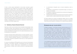 74 75
ESTÁNDARES DE APRENDIZAJE Capítulo 4. Estándares de aprendizaje: Algunas premisas básicas para su elaboración e implementación en el Perú
Si bien es cierto evaluar desempeños en otras áreas curriculares supone
procedimientos más complejos que una prueba de lápiz y papel, también es
verdad que en América Latina y otras latitudes ya se vienen ensayando esas
evaluaciones, desde el interés cada vez más extendido por abarcar otros aspectos
de currículo, de igual o aun mayor relevancia que las competencias lectoras y
matemáticas. Es el caso, por ejemplo, de las competencias ciudadanas, cuya
evaluación requiere, como señala Cueto, «pensar fuera de algunos moldes
tradicionales». Para ellas se ha sugerido lo que «en la literatura internacional se
denomina evaluación auténtica del desempeño (performance assessment), que
si bien se ha recomendado principalmente para evaluaciones en el aula, de hecho
también en pequeña escala se ha incluido en evaluaciones internacionales de
matemática como TIMSS», agrega Cueto.
1.2	 Estándares y Proyecto Educativo Nacional
Dado que no existe una sola manera de hacer estándares de aprendizaje, resulta
conveniente recordar ciertos parámetros que ya han sido establecidos por el
Proyecto Educativo Nacional (PEN). Resulta necesario además tener en cuenta las
lecciones aprendidas de la experiencia de otros países latinoamericanos que ya
han dado pasos en esta dirección.
El Proyecto Educativo Nacional (PEN) propone, de manera específica, construir
estándares nacionales de aprendizaje de manera concertada (política 6.1). Plantea,
así mismo, utilizarlos ampliando, mejorando e institucionalizando a la vez las
evaluaciones nacionales de rendimiento escolar que ya se vienen aplicando en
el país (política 6.2).
En cuanto a los estándares, el PEN especifica que la «construcción de estándares
nacionales y, más adelante, regionales, de aprendizaje para toda la educación
básica pública y privada», deberá buscar «correspondencia con estándares
internacionales», y enfatizar cuatro ámbitos prioritarios de aprendizaje (política
6.1):
1.	 La comunicación, incluyendo tanto la lectura comprensiva como la
escritura.
2.	 La matemática, comprendiendo el razonamiento lógico, las ciencias y la
relación con el ambiente.
3.	 La ciudadanía, considerando la pertenencia, la convivencia, la integración y
el respeto por las diferencias.
4.	 Eldesarrollopersonal,implicandoautonomía,autoconocimiento,autoestima,
expresión estética, cuidado y desarrollo del cuerpo y conducta moral.
Así mismo, plantea que el proceso de elaboración deberá contar «con amplia
participación de actores representativos del Estado y la sociedad, en el marco del
Sistema Nacional de Evaluación y Acreditación de la Calidad Educativa (SINEACE)».
Estándares para qué y en qué contexto
El Objetivo Estratégico 2 del Proyecto Educativo Nacional plantea que al
2021 nuestros estudiantes e instituciones escolares lograrán aprendizajes
pertinentes y de calidad. Esto significa que, a diferencia de lo que
ocurre actualmente, en todas las instituciones de educación básica los
estudiantes deberán poder acreditar aprendizajes efectivos, aunque no
sólo los aprendizajes instrumentales básicos sino aquellas «competencias
que requieren para desarrollarse como personas, contribuir al desarrollo
del país y hacer realidad una cohesión social que supere exclusiones
y discriminaciones». ¿Cómo hacer avanzar al sistema educativo en esa
dirección? El Proyecto Educativo Nacional plantea trabajar en dos frentes:
1) Las competencias, pues propone crear las condiciones que hagan posible
que todos los estudiantes logren competencias fundamentales para su
desarrollo personal, el progreso y la integración nacional. Algo que exigiría
a su vez «establecer un marco curricular nacional compartido, intercultural,
inclusivo e integrador, que permita tener currículos regionales», así como un
 