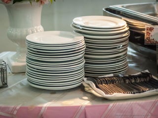 http://www.wikihow.com/images/8/8c/Set-up-a-Buffet-Step-6.jpg
 