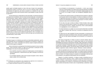 comprendiendo la escuela desde su realidad cotidiana: 242 estudio cualitativo Capítulo 4: Concepciones pedagógicas de los docentes 243 
puedan sugerir actividades logrando un mejor clima para el logro de los aprendizajes. 
Paralelamente pudieron encontrarse casos en los que los docentes daban cabida al 
planteamiento de sugerencias, pero éstas se producían en un ambiente de caos, tanto 
que por momentos parecía que los alumnos hacían lo que deseaban sin mayor control de 
los docentes172. 
Se tiene entonces que, exceptuando los casos mencionados, los docentes fomentan la 
participación de sus estudiantes, pero no lo hacen de manera adecuada: no retroalimentan 
las intervenciones, aceptan cualquier comentario de los estudiantes sin emitir ninguna 
observación. Pareciera entonces que participar es «hacer que los estudiantes hablen», 
sin importar mucho lo que digan. Asimismo, en las clases se observó que estos docentes 
no necesariamente motivaban la participación de todos los estudiantes por igual. Por 
ejemplo, muy pocos hacían un esfuerzo intencional por motivar la participación de los 
más tímidos o de los menos hábiles; por el contrario centralizaban las intervenciones en 
alumnos que usualmente dan con la respuesta correcta rápidamente sin dar el suficiente 
tiempo a aquellos estudiantes que lo requerían. De esta manera, se termina desvirtuando 
el sentido de la participación activa de los estudiantes por cuanto continúa siendo un 
espacio completamente controlado por los docentes por falta de herramientas que le 
permitan hacer un mejor uso de los espacios de participación. Esto se contradice con el 
interés mostrado por ellos mismos respecto al interés por lograr que sus estudiantes sean 
más desenvueltos y menos tímidos. 
4.4.1.3. El trabajo en grupo 
El trabajo en grupo es un elemento que amerita ser desarrollado ampliamente, pues ha 
sido identificado como una metodología muy empleada por los profesores y también muy 
disfrutada y, por lo mismo, reclamada por los alumnos; aunque en algunos profesores se 
hallaron ciertos reparos en emplearla. 
Antes de mencionar las concepciones de los docentes que giran en torno al trabajo 
grupal, resulta pertinente señalar los rasgos que caracterizan la aplicación de esta 
metodología en las aulas de sexto grado observadas:173 
• No se identifica claramente el objetivo del trabajo grupal, así como tampoco su 
forma de organización e implementación para lograr resultados en términos de 
aprendizaje. 
• Las actividades asignadas a cada uno de los grupos son iguales. Es decir, todos los 
grupos cumplen con las mismas tareas. 
172. La dimensión de la participación como incorporación de sugerencias de los estudiantes se 
desarrolla de manera amplia en el capítulo 6 Clima de aula. 
173. Los rasgos mencionados se observaron en la mayoría de aulas. 
• Las actividades son principalmente «de aplicación», es decir, para resolver 
ejercicios o tareas puntuales. No se observó que los docentes plantearan actividades 
de investigación, salvo los docentes que encomiendan trabajos grupales para casa 
en los que sí se les asigna el realizar una investigación bibliográfica sobre un 
tema. 
• El monitoreo del docente durante la actividad está más centrado en supervisar 
que los grupos realicen la tarea asignada o en explicar la consigna en vez de hacer 
un seguimiento del proceso. Por lo general, no se monitorea la manera en que los 
alumnos se han distribuido las tareas al interior del grupo ni el interés y esfuerzo 
puesto por cada uno de los miembros del grupo. 
• En los casos en los que se evalúa el trabajo al frente de toda la clase, tanto 
alumnos como docentes ponen el énfasis en las cuestiones de forma (la claridad 
en la exposición así como la caligrafía, tipo de letra, títulos, colores plasmados 
en el papelógrafo) y no en el contenido en sí. 
• Se otorga importancia a la rapidez con la que los alumnos desarrollan la actividad 
para lograr el producto final. Para ello, se incentiva la competencia entre los 
grupos. 
• Se observó que las niñas realizaban las tareas relacionadas a la decoración del 
papelote (por ejemplo escribiendo el título, decorando el papelógrafo) mientras 
que eran los niños quienes participaban más activamente en la discusión de 
ideas. 
Esta forma de desarrollar el trabajo en grupo no permite explotar todos sus 
beneficios. Woolfolk (1995) señala que el trabajo grupal puede ser una herramienta 
metodológica que promueva la motivación por aprender y logra comprometer al estudiante 
con el proceso de aprendizaje aportando así a su autonomía. Además señala que un trabajo 
en grupo bien orientado y monitoreado podría ser un escenario propicio para ejecutar 
tareas de mayor demanda cognitiva, pues permite realizar actividades como discutir, hacer 
hipótesis, argumentar, evaluar, sintetizar, organizar, reflexionar y resolver problemas. 
Sobre los resultados acerca de las concepciones de los docentes sobre este tema, 
se pudieron identificar dos concepciones principales: a) el trabajo en grupo es beneficioso 
para los alumnos porque permite desarrollar valores y les permite desenvolverse mejor y 
perder la timidez, b) el trabajo en grupo es lo opuesto a la metodología tradicional pues 
es más dinámico y crea espacios de participación entre los estudiantes. 
Respecto a la primera concepción, el trabajo en grupo es beneficioso para los 
alumnos porque permite desarrollar valores y además les permite desenvolverse mejor 
y perder la timidez, se pudo identificar claramente el énfasis que ponen los docentes a 
aspectos relacionados con la conducta y la motivación que son favorecidos con el trabajo 
grupal, además del desarrollo de valores como la responsabilidad y solidaridad. A pesar 
 