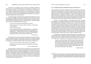 comprendiendo la escuela desde su realidad cotidiana: 260 estudio cualitativo Capítulo 4: Concepciones pedagógicas de los docentes 261 
De acuerdo con lo señalado al iniciar este acápite, las medidas remediales no 
tendrían que ser lo único que debería buscarse con la evaluación. Sin embargo, a partir 
de la información recogida, no se pudo apreciar entre los docentes la comprensión de 
que la evaluación podría emplearse para realizar un replanteamiento de sus prácticas 
o para conducir la reflexión de sus estudiantes respecto de su aprendizaje. Tampoco se 
apreció conciencia de que están evaluando habilidades o capacidades y que, por lo tanto, 
la evaluación debería tener carácter procesual. 
Lo que sí parece haber marcado la práctica evaluativa de los docentes, en el marco 
del nuevo enfoque pedagógico, es que tienen la consigna de recoger información no sólo de 
las capacidades sino también de las actitudes y comportamientos y/o vivencia de valores, 
por ello los profesores tratan de aplicar una «evaluación integral» considerando aspectos 
como la conducta, las habilidades sociales, el aseo, etc. 
E ¿Y en qué forma usted evalúa los aprendizajes de los alumnos? 
P: Primero hago en forma conjunta, integral, en general, y constantemente 
los estoy evaluando. 
E: ¿De qué manera los evalúa? 
P: Primero, la parte formativa el aseo, la responsabilidad, etc.; el cumplimiento. 
Y luego, aplicándoles algunas pruebas orales, escritas, trabajos grupales, en su 
comportamiento... La evaluación debe ser constante, no solamente académica, 
sino también general de su persona, cómo se comporta, cómo se desenvuelve, 
cómo resuelve conflictos, ciertos problemas, cómo los afronta. 
(Ana, Escuela 1) 
Cabe señalar que tan grave como la falta de claridad entre los profesores sobre los 
criterios de evaluación es que los alumnos también carezcan de ella. En algunos casos pudo 
observarse cómo los estudiantes no sabían sobre qué aspectos se les estaba evaluando y, 
por consiguiente, qué aspectos deberían mejorar como lo muestra la siguiente cita. 
E: ¿Y por qué a veces el profesor le pone malas notas a los compañeros? 
P: Porque a veces, hacen bulla y cuando hacen ruidos o pelean le bajan puntos 
de sus exámenes. 
(Alumno, profesora Cecilia) 
De todo lo expuesto, se puede concluir que los docentes no usan la evaluación como 
una oportunidad para identificar el estado de los aprendizajes de sus estudiantes ni como un 
espacio de reflexión respecto de sus prácticas pedagógicas. Por el contrario, simplemente 
asumen que los estudiantes no obtienen buenos resultados en sus evaluaciones «porque no 
estudiaron», manteniendo la idea de un aprendizaje intelectualista y de una evaluación 
que sólo valora el acopio de información. Así pues, los docentes no consideran como 
criterios de evaluación los desempeños de los estudiantes o el desarrollo de habilidades, 
ni el progreso que estos demuestran tener. 
4.4.3. Concepciones sobre la enseñanza del área de comunicación178 
Antes de presentar los resultados, es importante conocer el contexto en el que se dan las 
concepciones de los docentes. Así, se tiene que, como parte de las reformas curriculares, 
desde el año 1998 el Ministerio de Educación adoptó el enfoque comunicativo para la 
enseñanza del área de comunicación integral en las escuelas. Este enfoque tiene como 
objetivo desarrollar la competencia comunicativa, es decir, que los estudiantes puedan 
adquirir el conjunto de conocimientos necesarios (dominios, experiencias, destrezas, etc.) 
que les permitan comprender y producir mensajes con significado sobre cualquier aspecto 
del mundo por diversos medios y códigos en diversos contextos de la vida social. 
Asimismo, los resultados obtenidos en la Evaluación Nacional 2001, Evaluación 
Nacional 2004 y en la Evaluación Internacional PISA 2001 revelaron que los estudiantes 
tienen dificultades para comprender los textos que leen. Un porcentaje muy alto de 
la población escolar sólo puede realizar tareas lectoras vinculadas a la localización de 
información que aparece de manera explícita en el texto (UMC, 2005a). Para revertir esta 
situación, la educación peruana fue declarada en emergencia y se diseñó el programa 
de Emergencia Educativa, que ponía énfasis en el desarrollo de las capacidades lectoras 
de los estudiantes. Se trató de dotar a los docentes con estrategias que les permitieran 
trabajar la compresión de textos bajo el enfoque comunicativo a través de capacitaciones. 
A nivel nacional, se realizó la campaña «la hora de la lectura» por la que se pedía a todas 
las escuelas dedicar la primera hora de clases a realizar actividades de lectura. 
Las entrevistas a los docentes del estudio dieron cuenta de que las escuelas y los 
docentes adoptaron esta medida aumentando horas pedagógicas a la enseñanza del área 
de comunicación integral, además de disponer horas para el desarrollo de cursos como 
razonamiento verbal. Las siguientes citas recogen esta preocupación de los docentes: 
Esa parte sí, este año he visto que el Ministerio está incidiendo, desde el año 
pasado desde el ante año pasado, incidir, de emergencia comprensión lectora, 
porque se dice que nuestro país no lee. Entonces nosotros estamos haciendo 
eso, yo incluso en comunicación integral, también estamos viendo todo lo que 
es un poco de comprensión lectora, también les doy fotocopias y ellos tienen 
que leer y responder y, poco a poco, vamos a ir a obras también poco a poco, 
por esa parte me parece que sí está mejorando. 
(Ángela, Escuela 1) 
178. Dado que no se ha encontrado en la información recogida información suficiente sobre las 
concepciones de los docentes sobre las diversas competencias del área de comunicación, en este 
apartado solo se presentará información específicamente sobre la competencia de comprensión 
de textos y un aspecto de la competencia reflexión sobre el funcionamiento lingüístico de los 
textos. 
 