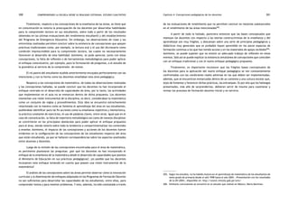 comprendiendo la escuela desde su realidad cotidiana: 300 estudio cualitativo Capítulo 4: Concepciones pedagógicas de los docentes 301 
Finalmente, respecto a las concepciones de la enseñanza de las áreas, se tiene que 
en comunicación es notoria la preocupación de los docentes por desarrollar habilidades 
para la comprensión lectora en sus estudiantes, sobre todo a partir de los resultados 
obtenidos en las últimas evaluaciones del rendimiento estudiantil y del establecimiento 
del Programa de Emergencia Educativa. Sin embargo, las observaciones de clase y las 
entrevistas realizadas permiten concluir sobre la existencia de concepciones que apoyan 
prácticas tradicionales como, por ejemplo, la lectura oral y el uso del diccionario como 
condición imprescindible para la comprensión lectora, las cuales no necesariamente 
favorecen el desarrollo de esta habilidad. Asimismo, se pudo apreciar, junto con estas 
concepciones, la falta de reflexión o de herramientas metodológicas para poder aplicar 
el enfoque comunicativo, por ejemplo, para la formulación de preguntas, o el estudio de 
la gramática al servicio de la comprensión de textos. 
El rol pasivo del estudiante aludido anteriormente encajaba perfectamente con las 
intenciones y con la forma como los docentes enseñaban esta área pedagógica. 
Respecto a las concepciones de matemática, de todas las observaciones realizadas 
y las concepciones halladas, se puede concluir que los docentes no han incorporado el 
enfoque centrado en el desarrollo de capacidades de área, por lo tanto, las actividades 
que implementan en el aula no se enmarcan dentro de dicha propuesta. Los docentes 
mantenían una visión instrumental de la disciplina, es decir, consideraban la matemática 
como un conjunto de reglas y procedimientos. Esta idea se encuentra estrechamente 
relacionada con la manera como se fomenta el aprendizaje del área en sus estudiantes, 
pudiéndose identificar para tal fin acciones como la enseñanza repetitiva y memorística, 
la práctica constante de ejercicios, el uso de palabras claves, entre otras. Igual que en el 
caso de comunicación, la falta de repertorio metodológico así como de manejo disciplinar 
se convirtieron en los principales obstáculos para poder aplicar el enfoque propuesto 
para el área, siendo notorio sobre todo la tendencia a compartimentalizar los contenidos 
a enseñar. Asimismo, el impacto de las concepciones y acciones de los docentes fueron 
evidentes en la configuración de las concepciones de los estudiantes respecto del área 
que están estudiando, ya que se hallaron correspondencias sobre los aspectos analizados 
entre alumnos y docentes. 
Luego de la revisión de las concepciones encontradas para el área de matemática, 
es pertinente plantearse las preguntas: ¿por qué los docentes no han incorporado el 
enfoque de la enseñanza de la matemática desde el desarrollo de capacidades que plantea 
el Ministerio de Educación en sus prácticas pedagógicas?, ¿es posible que los docentes 
incorporen este enfoque teniendo en cuenta que poseen una visión instrumental de la 
matemática? 
El análisis de las concepciones sobre las áreas permite observar cómo la innovación 
curricular y la diseminación de enfoques adoptados en los Programas de Formación Docente 
no son suficientes para desarrollar las capacidades de los estudiantes, entre ellas, para 
comprender textos y para resolver problemas. Y esto, además, ha sido constatado a través 
de las evaluaciones de rendimiento que no permiten concluir en mejorías substanciales 
en el rendimiento de las áreas mencionadas205. 
A partir de todo lo hallado, pareciera entonces que las bases conceptuales que 
manejan los docentes con respecto a las teorías constructivistas de la enseñanza y del 
aprendizaje son muy frágiles, y descansan sobre una serie de principios pedagógicos y 
didácticos muy generales que es probable hayan aprendido en los pocos espacios de 
formación continua a los que han tenido acceso y en los materiales de apoyo recibidos206. 
Asimismo, se puede suponer que no existió un adecuado trabajo de reflexión en estos 
eventos. Sólo así se puede explicar la existencia simultánea de concepciones que coinciden 
con un enfoque tradicional y con el nuevo enfoque pedagógico propuesto. 
Finalmente, es importante reconocer que las frágiles bases conceptuales de 
los docentes para la aplicación del nuevo enfoque pedagógico se ven constantemente 
confrontadas con las condiciones reales adversas en las que deben ser implementadas, 
además, que se encuentran enmarcadas dentro de un contexto y una cultura escolar que, 
lejos de fomentar y favorecer dichas prácticas, las entrampan. Es por ello que los hallazgos 
presentados, más allá de sorprendernos, debieran servir de insumo para cuestionar y 
revisar los procesos de formación docente inicial y en servicio. 
205. Según los estudios, no ha habido mejora en el aprendizaje de matemática de los estudiantes de 
sexto grado de primaria desde el año 1998 hasta el año 2004. «Presentación con los resultados 
de la EN 2004», disponible en: http://www2.minedu.gob.pe/umc/ 
206. Similares conclusiones se encontró en el estudio que realizó en México, Mario Martínez. 
 