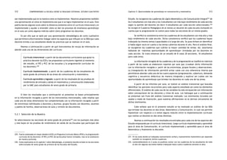 comprendiendo la escuela desde su realidad cotidiana: 312 estudio cualitativo Capítulo 5: Oportunidades de aprendizaje en comunicación y matemática 313 
son implementados que en la manera como se implementan. Nosotros proponemos también 
una aproximación al cómo se implementa eso que sí se logra implementar en el aula. Esto 
podría darnos algunas luces sobre la distancia existente entre el currículo intencional y el 
implementado y ayudar a entender cómo se dan los procesos de enseñanza aprendizaje 
en el aula así como algunos indicios sobre cómo programan los docentes. 
Es por ello que se optó por una aproximación metodológica de corte cualitativo 
que permitiera efectivamente indagar sobre los aspectos que influyen en la ODA que cada 
docente brinda a sus estudiantes desde las prácticas que se realizan en el aula. 
Veamos a continuación a partir de qué instrumentos de recojo de información se 
abordó cada una de las dimensiones del currículo: 
Currículo intencional: a partir de los documentos curriculares que guían la 
práctica docente (la ECB y las propuestas curriculares vigentes al momento 
del estudio, el PEI y PCC de las escuelas y la programación curricular de 
los docentes).229 
Currículo implementado: a partir de los cuadernos de los estudiantes de 
sexto grado de primaria de las áreas de comunicación y matemática. 
Currículo aprendido o logrado: a partir de los resultados de las pruebas de 
rendimiento de entrada y salida en matemática y comunicación elaboradas 
por la UMC para estudiantes de sexto grado de primaria. 
Si bien los resultados que a continuación se presentan se basan principalmente 
en la información recogida a partir de los instrumentos mencionados, cabe resaltar que 
cada una de estas dimensiones fue complementada con la información recogida a partir 
de entrevistas individuales a docentes y alumnos, grupos focales con docentes, alumnos 
y padres de familia, observaciones de aula y revisión de documentos. 
5.2.1. Selección de la Muestra 
Se seleccionaron las secciones de sexto grado de primaria230 con los puntajes más altos 
y más bajos en las pruebas de rendimiento de salida de las Escuelas que participan del 
229. Fueron analizadas en mayor detalle la ECB y el Programa Curricular Básico (PCB) y la programación 
curricular de los docentes. El PEI y el PCC de las Escuelas fueron revisados, mas no se analizaron 
de manera profunda. 
230. Como explicamos en el capítulo 1 sobre Metodología, el presente estudio se basó en las secciones 
seleccionadas de sexto grado de primaria de las Escuelas del Estudio. 
Estudio. Se recogieron los cuadernos de Lógico Matemática y de Comunicación Integral231 de 
los 2 estudiantes con más alto y los 2 estudiantes con más bajo rendimiento de cada sección 
según la opinión del docente (es decir 4 estudiantes por cada sección seleccionada).232 
Se recogió el Cuaderno Pedagógico de al menos un docente de cada escuela (tomando en 
cuenta que la programación es común para todas las secciones de un mismo grado). 
Se verificó la consistencia entre los cuadernos de los estudiantes con más alto y más 
bajo rendimiento de cada sección. Dicha consistencia verificó que los cuadernos hayan 
trabajado los mismos temas/capacidades a lo largo del año. Se puso énfasis en identificar 
si había algún vacío en cuanto a los temas cubiertos durante el año. Para el análisis final, 
se escogieron los cuadernos que cubrían la mayor cantidad de temas. Así, estaríamos 
hablando de «máximas oportunidades de aprendizaje» brindadas por los docentes en 
cada sección. Se trata entonces de un estudio de 8 casos (8 secciones, 16 estudiantes 
para cada área). 
La información recogida de los cuadernos y de la programación se clasificó en matrices 
a partir de las cuales se elaboraron reportes por aula que cruzaban dicha información 
con la información recogida a partir de las entrevistas, grupos focales y observaciones. 
La triangulación de información permitió armar casos con una coherencia interna que 
permitieran abordar cada uno de los cuatro aspectos (programación, cobertura, demanda 
cognitiva y secuencia didáctica) de manera integrada y explicar así cuáles son las 
oportunidades de aprendizaje que brindan los docentes en cada una de las áreas. 
A partir de los informes por aula, se realizó un análisis transversal que buscaba 
identificar los patrones recurrentes para cada aspecto estudiado así como los elementos 
diferenciales. El análisis de cada una de las variables ha sido enriquecido con información 
sobre concepciones de los docentes y clima de aula. Los hallazgos que a continuación 
se presentan son fruto del análisis transversal realizado. Los testimonios incluidos son 
usados a modo de ilustración, pues nuestras afirmaciones no se derivan únicamente de 
dichos testimonios. 
Cabe señalar que en el presente estudio se ha realizado un análisis de las ODA 
que brindan los docentes en dos áreas: Matemática y Comunicación, lo cual nos permite 
hipotetizar con respecto a si existe alguna relación entre la implementación curricular 
que realiza un docente en dos áreas distintas. 
Veamos a continuación los resultados encontrados para cada uno de los aspectos del 
Estudio empezando por el currículo intencional, luego currículo implementado y aprendido 
para el área de Comunicación, el currículo implementado y aprendido para el área de 
Matemática y finalmente la discusión. 
231. En las aulas donde se trabajaba razonamiento verbal y razonamiento matemático por separado 
también se recogieron dichos cuadernos. 
232. Lamentablemente en 2 aulas no pudimos contar con los cuadernos de los estudiantes de todo 
el año (en algunas secciones habían trabajado hasta cuatro cuadernos durante el año). 
 