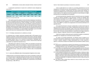 comprendiendo la escuela desde su realidad cotidiana: 340 estudio cualitativo Capítulo 5: Oportunidades de aprendizaje en comunicación y matemática 341 
A continuación presentamos el resumen de la cantidad de tareas trabajadas por 
cada docente. 
Cuadro 5.5: Cantidad de ejercicios/tareas trabajados por aula 
Escuela 1 Escuela 2 Escuela 3 Escuela 4 
Docente Ana Ángela Beatriz Brenda Cecilia Carlos Daniel Dina 
Total por aula 710 649 1 165 1 691 2 064 1 778 821 802 
Fuente: MED - UMC. Estudio Cualitativo 2005. 
Este cuadro nos permite comparar el número de tareas trabajadas por cada docente. 
En cuanto a la cantidad de ejercicios/tareas que resuelven en los cuadernos, encontramos 
que varía entre 649 tareas/ejercicios y 2 064. Sin embargo, como vemos, esta diferencia 
es mínima entre secciones de una misma Escuela. En promedio, los docentes proponen el 
desarrollo de más de 1 210 tareas/ejercicios. ¿Qué es lo que determina que el docente 
proponga el desarrollo de determinada cantidad de ejercicios? ¿Por qué tenemos docentes 
que exponen a sus estudiantes al doble de ejercicios que otros? ¿Qué efectos tiene esto en 
el aprendizaje de los estudiantes y las oportunidades de aprendizaje que se les brinda? 
¿Qué nos dice esto de sus concepciones sobre el enfoque del área? 
5.4.1.1. El enfoque comunicativo en la cobertura curricular 
Si consideramos que el enfoque comunicativo planteado desde la ECB propone que los 
estudiantes comprendan y produzcan diferentes tipos de textos escritos y orales que respondan 
a distintas intenciones y que se encuentren enmarcados en situaciones comunicativas variadas, 
el estudiante debería contar con un conjunto de conocimientos y habilidades que le 
permitan comprender y producir, en forma crítica y creativa, textos escritos de todo tipo 
y adecuados a sus respectivas situaciones de uso. 
Recordemos que la cobertura curricular se refiere a los contenidos curriculares que 
han sido desarrollados a través de las actividades y/o ejercicios/tareas propuestos a los 
estudiantes. En el caso de Comunicación Integral la unidad de análisis es el ejercicio/ 
tarea propuesta por el docente y ésta se analizará teniendo en cuenta las competencias 
de comprensión lectora, producción de textos y reflexión sobre el funcionamiento 
lingüístico. 
5.4.1.2. Acerca de la Reflexión sobre el funcionamiento lingüístico de los textos 
La Reflexión sobre el funcionamiento lingüístico de los textos es entendida en la ECB como 
«un medio para mejorar la capacidad comunicativa de niños y niñas. No es suficiente hablar, 
leer, y producir textos, es indispensable reflexionar sobre los procesos y estrategias que 
facilitan y entorpecen su desarrollo para identificarlos y transformarlos en herramientas 
de ayuda futura.» MED (1999: 32). 
Como se puede observar en el cuadro 5.4, las nociones gramaticales son las más 
trabajadas por los docentes (es decir, aproximadamente el 75% de los ejercicios/tareas 
propuestos por los docentes). Se podría pensar que dichas nociones están referidas a la 
competencia de Reflexión sobre el funcionamiento lingüístico de los textos, sin embargo, 
lo que se observa en los cuadernos es que esta competencia no está enfocada en la lógica 
del desarrollo de las capacidades de los estudiantes. 
Las nociones gramaticales representan más de la mitad de los ejercicios trabajados 
en todos los cuadernos analizados.263 Esta información corrobora los hallazgos sobre 
oportunidades de aprendizaje de la EN 2004264 referidos a los aspectos más trabajados 
por los docentes de primaria, en los cuales predomina el desarrollo de los contenidos 
que se relacionan con esta competencia, así como la investigación realizada por Santiago 
Cueto y otros (2006)265 y el análisis de la programación de los docentes presentado en el 
apartado anterior. 
En las aulas de las Escuela 2 y Escuela 3 se desarrollan un número mucho mayor de 
ejercicios de dicha competencia (casi el doble). Probablemente estos docentes conciben la 
competencia de una manera muy reducida, es decir, como el mero conocimiento mecánico 
de las nociones gramaticales descontextualizados de la comprensión y producción de textos. 
Por esta razón, creen que es necesario afianzar el conocimiento de la lengua mediante la 
práctica, resolución, repetición y ejercicio en el uso de categorías lingüísticas. 
A partir de los cuadernos, observamos que los contenidos vinculados a la competencia 
de Reflexión son trabajados por los docentes de manera aislada.266 
En cuanto a las nociones gramaticales, los docentes inician el trabajo con la 
presentación del sustantivo; después pasan a la oración y, luego de varias sesiones, trabajan 
el verbo; o también: empiezan el trabajo indistintamente por el verbo, sustantivo y 
adjetivo. La intención de trabajar esta competencia de forma aislada es evidente, pues la 
263. A pesar de que en su programación la competencia más enfatizada es la de comprensión de textos, 
es posible que los docentes prioricen esta competencia en su programación principalmente por 
la emergencia educativa, la cual, como sabemos, enfatiza estas dos competencias. 
264. En la EN 2004, se ha encontrado que para el estrato escuela pública de Lima el 45% de los 
maestros afirman que trabajan dentro de la competencia de Reflexión sobre el funcionamiento 
lingüístico de los textos los contenidos referidos a identificación del sujeto y predicado en las 
oraciones y uso de signos de puntuación y acentuación. 
265. En esta investigación realizada para tercer y cuarto grado de primaria, se halló que el mayor 
porcentaje de ejercicios resueltos por los estudiantes en sus cuadernos y cuadernos de trabajo 
pertenecen al aspecto de Reflexión sobre el funcionamiento lingüístico. Estos resultados podrían 
deberse, en gran parte, a que los textos escolares (tanto del MED como de otras editoriales) 
contienen un alto porcentaje de ejercicios de aplicación que solicitan evocar y hacer uso de 
las estructuras gramaticales. En Comprensión y producción de textos el número de ejercicios 
fue bastante menor. 
266. Como sabemos, desde el enfoque deben trabajarse de manera articulada, aunque la ECB no 
presenta la secuencia esperada. 
 