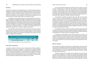 comprendiendo la escuela desde su realidad cotidiana: 58 estudio cualitativo Capítulo 2: Descripción de las escuelas 59 
ESCUELA 4 
La Escuela 4 se encuentra en una zona residencial, casi en el extremo final de San Juan de 
Lurigancho. Es una escuela de nivel primaria, polidocente completa, con turno continuo en 
la mañana y en la tarde. La mañana es para los cursos del nivel inicial, primaria (primero, 
segundo y tercer grado); en la tarde se enseña a los grados de cuarto, quinto y sexto. El 
primer turno funciona de 7:45 de la mañana a 12:45 de la tarde y el segundo es de 1:00 
a 6:00 de la tarde. En ambos niveles cuentan con media hora de recreo. 
La infraestructura de la escuela se encuentra en buenas condiciones. Cuenta con un 
patio central amplio y tres pabellones alrededor, el más grande tiene tres pisos. La escuela 
posee una biblioteca; sin embargo, libros y material educativo se encuentran almacenados 
y no están a disposición de los estudiantes. Asimismo, la escuela tiene una sala de cómputo 
(con pocas computadoras), la cual es usada por cada sección una vez por semana. Además, 
cuenta con un auditorio en construcción, una habitación destinada al almacenamiento 
y repartición de «desayunos escolares», una oficina y sala de almacenamiento de los 
materiales de educación física, un quiosco y comedor para docentes. 
En el año 2005, la escuela contaba con 26 secciones en los dos turnos. A inicio de 
cada año escolar se conforman cuatro secciones en primer grado. La escuela trabaja en 
los dos turnos, tiene una sola aula de inicial y 25 aulas de primaria, con un total de 930 
alumnos en todo el colegio y cuatro secciones en sexto grado, las que cuentan con un alto 
número de estudiantes, 38 en promedio. 
Cuadro 2.5: Estudiantes matriculados en primaria 2003 a 2005* 
Año 2003 2004 2005 
Total de estudiantes matriculados 950 969 931 
* Base de datos de Escale, MINEDU. http://escale.minedu.gob.pe/portal/ 
Breve historia institucional 
La escuela 4 se fundó en 1982, pero no fue sino hasta abril de 1983 que adquirió el 
reconocimiento formal para sus actividades. Su creación estuvo a cargo de los padres 
de familia de la zona, quienes provenían en su mayoría de una ciudad importante de la 
sierra. La escuela se construyó gracias a un terreno donado por la cooperativa. El nombre 
mismo de la institución se debe al primer nombre que tuvo la cooperativa, ello en honor 
a la patrona de la mayoría de migrantes de la zona. La participación activa de los padres 
es para los docentes un indicador de que se identifican con la escuela. 
En sus inicios sólo había dos pequeñas aulas hechas de esteras y apenas 15 alumnos 
en primer y segundo grados. Los límites del centro educativo no estaban delimitados; 
de hecho, no existían paredes ni muros que restringieran el paso de personas ajenas a 
la institución. Es por ello que se llevó a cabo la construcción de un muro que delimitaba 
finalmente el área del colegio. En 1991, tuvieron la donación de unas aulas prefabricadas. 
Sin embargo, éstas serían reemplazadas por todo un pabellón en mejores condiciones en 
julio del año 2000, atendiendo a un pedido al Ministerio de Educación. 
El incremento de estudiantes fue sostenido hasta el año 1998, en el que se llega 
a tener 27 secciones, una de ellas destinada a la articulación del centro educativo y 
educación inicial para niños de 5 años. Gracias al prestigio adquirido por su evolución y 
crecimiento como escuela y a los concursos académicos ganados a través de su historia, 
los estudiantes de zonas más alejadas buscan aún integrarse a las aulas de esta escuela. 
Actualmente, la ampliación en términos de infraestructura de la institución educativa, se 
concentra en la culminación del auditorio escolar y se busca construir, además, pabellones 
de ciencia y tecnología destinados a los estudios de psicología, a almacenes y a un centro 
de reuniones para miembros de la APAFA. 
En el año 2001, el director actual asume la dirección. Él llevó a cabo la construcción 
de dos aulas y el auditorio escolar, así como también implementó el Programa Huascarán. 
La construcción de la escuela y la relación cercana con los padres de familia han permitido 
la conformación de un vínculo cercano entre comunidad y escuela. 
La escuela se ha preocupado en poner límites claros entre las normas y los 
comportamientos dentro y fuera de la escuela y emite una imagen distinta frente a las otras 
escuelas, al menos para los padres de familia y docentes. Esa distinción le ha permitido 
construir las vigas principales de la identidad escolar. La valoración de la disciplina y las 
normas claras se perciben como un factor muy importante a ser desarrollado al interior 
de la escuela. 
Director y docentes 
Hace cinco años que el director asumió el cargo y, definitivamente, ha impreso un sello 
en la institución. El liderazgo de este director ha consistido principalmente en ejercer un 
cumplimiento efectivo de las normas en la escuela. Algunos lo perciben como un director 
que «ha puesto orden». Para ello hace seguimiento de trabajo de los docentes, además 
de realizar llamadas de atención. 
El director se percibe como una persona activa y vigilante, por lo que la mayoría 
cree que él está cumpliendo con su trabajo. Sin embargo, dicho seguimiento parece 
mantener cierto clima de tensión en la escuela. Algunos docentes perciben que el director 
puede ser muy exigente y autoritario respecto a la toma de algunas decisiones por lo que 
ellos creen que no hay una relación de confianza para con éste. Según ellos, el director 
 
