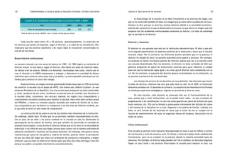comprendiendo la escuela desde su realidad cotidiana: 62 estudio cualitativo Capítulo 2: Descripción de las escuelas 63 
Cuadro 2.6: Estudiantes matriculados en primaria 2003 a 2005* 
Año 2003 2004 2005 
Total de estudiantes matriculados 406 430 327 
* Base de datos de Escale, MINEDU. http://escale.minedu.gob.pe/portal/ 
Cada sección tiene entre 25 y 30 alumnos, aproximadamente. La selección de 
los alumnos por grado corresponde, según el director, a la edad de los estudiantes. Ello 
implicaría que los alumnos repitentes y de mayor edad se encuentren concentrados en 
una de las secciones. 
Breve historia institucional 
La escuela comenzó con tres aulas de esteras en 1985. En 1989 llegó a la institución el 
director actual. En esa época, según el director, sólo había seis aulas de material noble, 
las demás eran de esteras. Debido a la demanda, necesitaban más aulas, motivo por el 
cual el director y la APAFA comenzaron a trabajar y obtuvieron la cantidad de dinero 
suficiente para construir ocho aulas más y los baños. La municipalidad contribuyó con los 
fondos para construir el cerco del colegio. 
Posteriormente, el colegio continuó gestionando fondos hasta que en 1995 se terminó 
de construir la escuela con el apoyo de INFES. Ese mismo año, Alberto Fujimori, en ese 
entonces Presidente de la República, fue a la escuela para inaugurar las aulas construidas 
y, como producto de esa visita, recibieron accesorios para el comedor que funciona en 
la escuela (ollas, cucharones, dos cocinas); además, les regaló cinco computadoras y 
cuatrocientas cincuenta carpetas para mejorar la escuela. Hace ocho años reciben ayuda 
del PRONA, y tienen un comedor popular atendido por madres de familia de la zona. 
Las computadoras que recibieron se malograron a los dos años de haberlas recibido, por 
lo que sólo se dictó un año clases de computación. 
La construcción de las aulas es uno de los cambios más relevantes de la institución. 
Sin embargo, desde hace 10 años que no se perciben cambios trascendentales en ella. 
Con el paso de los años y los pocos cambios en la escuela no sólo ha disminuido la 
participación de los padres de familia, sino que también ha disminuido la cantidad de 
alumnos matriculados. A raíz de esto el director señala que se ha visto en la necesidad de 
matricular a los niños de una casa hogar cercana para contar con el número suficiente de 
población estudiantil y mantener así las plazas docentes. Sin embargo, ello genera ciertas 
resistencias por parte de los padres y madres de familia, quienes tienen la percepción 
de que los niños del hogar son niños con problemas de conducta e indisciplina y exigen 
entonces que sus hijos no estén en el mismo salón que ellos (los niños del hogar viven ahí 
porque sus padres no pueden mantenerlos económicamente). 
El desprestigio de la escuela no se debe únicamente a los alumnos del hogar, sino 
que se ha construido también en base a la imagen que se tiene sobre la población cercana. 
Siempre se dice que por la zona hay muchos ladrones debido a la necesidad económica. 
Además del contexto en el que se desenvuelve la escuela, lo que afecta la imagen que ella 
proyecta son los problemas institucionales existentes al interior y la falta de autoridad 
que se percibe en el director. 
Director y docentes 
El director es una persona que está en la institución educativa hace 18 años y que aún 
no ha logrado potencializar los aspectos positivos de la institución y hacer que la escuela 
funcione mejor. Por el contrario, los diferentes actores perciben que en la práctica el 
director ha dejado de serlo: ha perdido autoridad entre padres y alumnos. Por ejemplo, 
los alumnos no tienen una buena opinión del director, puesto que ven a su escuela como 
una escuela desordenada. Para los docentes, el director no tiene actitudes de líder que 
gestiona programas de apoyo de instituciones externas para sacar adelante al colegio 
pues ven que la institución sigue igual y no creen que el director esté cumpliendo con su 
rol. Por el contrario, la ausencia del director genera incertidumbre en la institución; no 
se percibe la presencia de una autoridad. 
Los tiempos de servicio de los docentes son muy disímiles. Hay docentes que tienen 
24 años de servicio, mientras hay otro que sólo tiene un año. En el 2005, la institución 
educativa contaba con 12 docentes en primaria. La mayoría de los docentes se ha formado 
en institutos superiores pedagógicos, algunos en provincias y otros en Lima. 
En esta escuela, cada docente se preocupa sólo por el funcionamiento de su 
aula, puesto que a nivel institucional «no se puede hacer nada»: no hay reuniones de 
programación ni de coordinación, no ven una preocupación por parte de la dirección para 
hacer mejoras, etc. Ello los ha llevado a preocuparse únicamente del dictado de clases 
y del manejo de la disciplina en su aula. Organizar a los padres de familia, trabajar con 
ellos, es otra función de los docentes en tanto que a través de eso se cumple con la 
función de mantenimiento del aula: se organizan faenas de limpieza, decoración (no en 
todas las aulas). 
Clima institucional 
Esta escuela se percibe como bastante desorganizada en todo lo que se refiere a normas 
de convivencia a nivel de escuela y aula. El tiempo y ritmo de trabajo están establecidos 
formalmente, pero no se cumplen en la práctica (desde la máxima autoridad hasta los 
alumnos). Por ejemplo, el director llega pasadas las 9 de la mañana, los docentes (algunos) 
llegan un poco tarde y los alumnos interrumpen la jornada para ingresar al aula. Los 
 