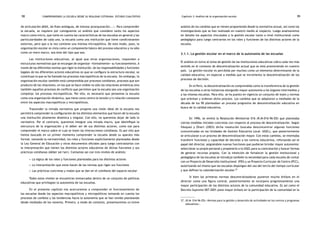 comprendiendo la escuela desde su realidad cotidiana: 98 estudio cualitativo Capítulo 3: Análisis de la organización escolar 99 
de articulación débil, de fines ambiguos, de intensa jerarquización...». Para comprender 
la escuela, se requiere por consiguiente un análisis que considere tanto los aspectos 
macro como micro, que tome en cuenta las características de las escuelas en general y las 
particularidades de cada una, la escuela como una institución que tiene condicionantes 
externos, pero que a la vez contiene una intensa micropolítica. De este modo, pues, la 
organización escolar es vista como un componente básico del proceso educativo y no sólo 
como un mero marco, sea éste del tipo que sea. 
Las instituciones educativas, al igual que otras organizaciones, responden a 
estructuras normativas que se encargan de organizar «formalmente» su funcionamiento. A 
través de las diferentes normas que rigen la institución, de las responsabilidades y funciones 
legales de los diferentes actores educativos es que se configura la estructura escolar, se 
constituye lo que se ha llamado los procesos macropolíticos de la escuela. Sin embargo, la 
organización escolar también está comprendida por procesos cotidianos, procesos que son 
producto de las relaciones, en los que se hace visible no sólo las relaciones armónicas sino 
también aquellos procesos de conflicto que permiten que la escuela sea una organización 
compleja: los procesos micropolíticos. Por ello, es necesario que pensemos la escuela 
como una organización dinámica, que tiene como centro la tensión y/o relación constante 
entre los aspectos macropolíticos y micropolíticos. 
Trascender la mirada normativa que propone una visión ideal de la escuela nos 
permitirá comprender la configuración de los distintos elementos que hacen de la escuela 
una institución altamente dinámica y singular. Con ello, no queremos dejar de lado lo 
normativo. Por el contrario, queremos integrar una mirada macro, que identifique la 
estructura de la organización y el deber ser de sus distintos actores, como eje para 
comprender el marco sobre el cual se tejen las interacciones cotidianas. Es por ello que 
hemos buscado en un primer momento comprender la escuela desde su aparato más 
formal, tomando la normatividad, los roles y funciones explícitamente planteados desde 
la Ley General de Educación y otros documentos oficiales para luego contrastarlos con 
la interpretación que tienen los distintos actores educativos de dichas funciones y sus 
prácticas cotidianas (deber ser/ser). Contamos así con tres niveles de análisis: 
• La lógica de los roles y funciones planteadas para los distintos actores 
• La interpretación que estos hacen de las normas que rigen sus funciones 
• Las prácticas concretas y reales que se dan en el cotidiano del espacio escolar 
Todos estos niveles se encuentran enmarcados dentro de un conjunto de políticas 
educativas que privilegian la autonomía de las escuelas. 
En el presente capítulo nos acercaremos a comprender el funcionamiento de 
las escuelas desde los aspectos macropolíticos y micropolíticos tomando en cuenta los 
procesos de cambios y las tendencias hacia la autonomía que se han venido planteando 
desde mediados de los noventa. Primero, a modo de contexto, presentaremos un breve 
análisis de los cambios que se vienen proponiendo desde la normativa actual, así como las 
investigaciones que se han realizado en nuestro medio al respecto. Luego analizaremos 
en detalle los aspectos vinculados a la gestión escolar tanto a nivel institucional como 
pedagógico para luego centrarnos en los roles y funciones de los distintos actores de la 
escuela. 
3.1.1. La gestión escolar en el marco de la autonomía de las escuelas 
El análisis en torno al tema de gestión de las instituciones educativas cobra cada vez más 
sentido en el contexto de descentralización actual que se está promoviendo en nuestro 
país. La gestión escolar es percibida por muchos como un elemento determinante de la 
calidad educativa, en especial a medida que se incrementa la descentralización de los 
procesos de decisión. 
En el Perú, la descentralización es comprendida como la transferencia de la gestión 
de las escuelas a otras instancias otorgando mayor autonomía a los órganos intermedios y 
a las mismas escuelas. Para ello, se ha puesto en vigencia un conjunto de leyes y normas 
que orientan y ordenan dicho proceso. Los cambios que se adoptaron a mediados de la 
década de los 90 planteaban un proceso progresivo de descentralización educativa en 
busca de la calidad educativa. 
En 1996, se emitió la Resolución Ministerial 016 (R.M-016-96-ED) que planteaba 
ciertas medidas iniciales concretas con respecto al proceso de descentralización. Según 
Vásquez y Oliart (2003) dicha resolución buscaba desconcentrar algunas funciones 
(concentradas en las Unidades de Gestión Educativa Local - UGEL), que posteriormente 
se articularan a un proceso de descentralización mayor. Con estos cambios, se intentaba 
transferir funciones y capacidad de decisión a los centros educativos, reforzando así el 
papel del director, asignándole nuevas funciones que pudieran brindar mayor autonomía: 
seleccionar su propio personal y proponerlo a la UGEL para su contratación y buscar formas 
de generar recursos propios. Con la intención de fortalecer la gestión institucional y 
pedagógica de las escuelas se introdujo también la necesidad para cada escuela de contar 
con un Proyecto de Desarrollo Institucional (PDI) y un Proyecto Curricular de Centro (PCC), 
autorizando así mismo que las escuelas dispongan del uso del tercio del tiempo curricular 
y que definan la calendarización escolar.37 
Si bien las primeras normas descentralizadoras pusieron mucho énfasis en el 
director como una figura central, posteriormente se incorpora progresivamente una 
mayor participación de los distintos actores de la comunidad educativa. Es así como el 
Decreto Supremo 007-2001 pone mayor énfasis en la participación de la comunidad en la 
37. (R.M- 016-96-ED) «Normas para la gestión y desarrollo de actividades en los centros y programas 
educativos». 
 