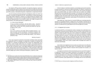 comprendiendo la escuela desde su realidad cotidiana: 108 estudio cualitativo Capítulo 3: Análisis de la organización escolar 109 
Con respecto al PEI nos interesa responder a las siguientes preguntas: ¿Cuál fue el 
proceso de elaboración del PEI? ¿Cuáles son las características principales de los PEI de las 
escuelas estudiadas?53 ¿Qué percepciones tienen los distintos actores sobre dicho proceso? 
¿Es el PEI un proceso y herramienta de gestión o simplemente un requerimiento formal? 
Las cinco escuelas que formaron parte de la investigación cuentan con un PEI.54 Sin 
embargo, los procesos de elaboración del PEI, contrariamente al proceso participativo 
que se espera desde el Ministerio, consisten en un trabajo puntual por comisiones. Cada 
escuela designa a una comisión que se encargará de elaborar la propuesta de PEI a inicios 
de año para luego presentarla en una reunión en pleno y allí recoger los aportes de los 
demás miembros. Esto puede apreciarse en la siguiente cita: 
E: ¿Y cómo así fueron elaborados? 
D: Hay una comisión de profesores, cada año nosotros, bueno... cada año o 
cada dos años, se reúnen los profesores y se forma una comisión, ¿no? Esa co-misión 
es mixta, tanto de nivel inicial y primaria que tenemos acá, para que 
se elaboren el PCC y el PEI. 
E: ¿Y luego? 
D: Eh, se da a conocer en una reunión. Todos los profesores aportan o, si no 
están de acuerdo, terminan de elaborarlo. Se presenta el proyecto, todo 
lo que se ha elaborado y con ellos mismos y con los demás profesores se va 
deslindando lo que se puede dar, aportando ideas también, y entre todos los 
profesores se hace. 
(Directora, Escuela 2) 
Es así como muchos de los docentes entrevistados manifiestan haber participado 
de la elaboración del PEI. Sin embargo, es evidente que, en general, los docentes que 
no estaban en la comisión de elaboración del PEI no están muy familiarizados con el 
documento, a pesar de haber tenido acceso a él. Al respecto, una profesora menciona: 
«No, no estuve en esa comisión, fue una comisión de trabajo y luego se llevó a firmar ya.» 
55 Por otro lado, los docentes nuevos, o que llegaron después de la fecha de elaboración 
del PEI, tampoco tienen acceso directo al documento. La falta de difusión se debe a que 
las escuelas suelen tener solo una copia del PEI que está en la oficina del director. Algunos 
directores alegan que no tienen recursos para fotocopiarlo y repartirlo a todos. 
53. Cabe señalar que un estudio más pormenorizado del PEI debiera incluir un análisis de contenido más 
exhaustivo de dicho documento, así como la observación directa de los momentos de elaboración 
y socialización del PEI. Se debiera también analizar los demás instrumentos de gestión. 
54. Los PEI fueron elaborados en las siguientes fechas: Escuela 1: 2003; Escuela 2: 2005-06; Escuela 3: 
2001; Escuela 4: 2005; Escuela 5 (no se cuenta con información sobre cuándo fue elaborado). 
55. Cecilia, Escuela 3. 
Si bien el trabajo en comisiones responde a una estrategia que les permite optimizar 
el tiempo (tomando en cuenta que los espacios destinados a la reflexión y evaluación del 
accionar de las escuelas no son muchos), la lógica del PEI como proceso participativo 
poco a poco pierde sentido, por cuanto en muchos casos no se genera una verdadera 
discusión de los temas importantes para la escuela. Si no se discute y no se regresa a él a 
lo largo del año y se asume como conjunto de principios orientadores de toda la práctica 
pedagógica escolar, éste pierde sentido. Ello dice del lugar que ocupa y que le ofrecen los 
actores educativos a este documento, quizás porque no le encuentran aún una utilidad 
en su quehacer cotidiano. 
Cabe señalar que, a pesar de que es a través del CONEI que la comunidad educativa 
participa en la formulación del PEI, en ninguna de las cinco escuelas se mencionó que los 
miembros del CONEI hubiesen participado de dicho proceso. Ni siquiera los directivos hicieron 
mención a la importancia de la participación activa de este órgano de la escuela. 
3.3.1.1. El diagnóstico de la escuela 
La importancia del PEI y su rol fundamental reside en impregnar de una identidad clara a 
cada escuela. De allí que la primera etapa sea construir una visión y misión acordes con la 
realidad y contexto de cada escuela, por lo que se requiere de un diagnóstico. Al mismo 
tiempo, el sentido del PEI es constituirse en el instrumento de planeación estratégica 
de mediano plazo de la escuela, la cual debe tener como punto de partida la línea de 
base del proceso. Es por ello que el proceso de PEI tiene como etapa importante la 
elaboración del diagnóstico que permita identificar problemas, tanto a nivel interno de la 
escuela (a nivel pedagógico, institucional y de clima) como externo; así como fortalezas 
y potencialidades a partir de los cuales se puedan definir estrategias para superar las 
limitaciones identificadas. 
Una revisión de los diagnósticos de las escuelas nos muestra que en las diferentes 
instituciones educativas se hace alusión tanto a sus fortalezas como a sus problemas 
o debilidades. Estos pueden dividirse en factores internos (propios de la escuela) y en 
factores externos. 
Con respecto a los factores internos encontramos que en los cuatro PEI revisados,56 
el trabajo de los docentes es un aspecto importante en las fortalezas, pero también en 
las debilidades. Si bien se felicita el trabajo docente de planificación, se suele criticar 
la falta de participación de los docentes en actividades educativas, las deficiencias en 
la programación curricular anual, la división entre docentes, la falta de estrategias para 
evaluar a los alumnos, la poca capacitación, etc. Sin embargo, esta no es una característica 
56. No se cuenta con información sobre el diagnóstico del PEI de la Escuela 5. 
 