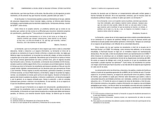 comprendiendo la escuela desde su realidad cotidiana: 124 estudio cualitativo Capítulo 3: Análisis de la organización escolar 125 
cada docente, que tiene que firmar un día antes, dos días antes y al día siguiente se están 
reuniendo y el día anterior hay que hacerlos recordar, pasando salón por salón» 71. 
En las Escuelas 3 y 4 encontramos paneles o pizarras informativas en los que, además 
de comunicar disposiciones o hacer recordar reglas y normas, se informa sobre diversas 
actividades y oportunidades para los docentes (capacitación, formaciones diversas, reunión 
de SUTEP72, entre otros). 
Como vimos en el acápite anterior, un problema saltante que se revela en las 
escuelas que cuentan con dos turnos es la dificultad para encontrar momentos propicios 
de coordinación y planificación.73 Una profesora lo expresa de la siguiente manera: 
Cada palabra que mencionamos en un turno al otro turno ya no llega así y 
nosotros tenemos que siempre comunicarnos, hasta ahorita no nos hemos, 
es muy raro, a la hora de entrada es «Ya, qué hay, qué recuerdo, cuántos». 
Entonces, uno o dos estamos en las gestiones. 
(Beatriz, Escuela 2) 
La formación, que es en principio el único espacio que reúne a toda la comunidad 
educativa, tiende a reducirse a un espacio informativo. La formación al inicio de la 
jornada es un momento en el que se tiende a informar, a manera de orden, las reglas que 
debieran seguir los estudiantes: se recuerdan las normas del colegio, se llama la atención 
a aquellos que no las estén cumpliendo. Recordemos que la formación se realiza al menos 
una vez por semana (generalmente los lunes a primera hora, pero en algunas escuelas 
hay formación lunes y viernes). En promedio, la formación dura alrededor de 40 minutos, 
excepto cuando se celebra alguna fecha cívica y se prepara una actividad especial. Durante 
el tiempo que dura la formación los estudiantes permanecen parados en filas por sección 
y grado siendo vigilados constantemente por los docentes para que permanezcan firmes 
y casi inmóviles. Primero ingresa la escolta marchando y portando la bandera, se entona 
el himno nacional, se reza el Padre Nuestro y el Ave María, luego se recuerdan las reglas y 
normas. Los estudiantes no toman parte activa en este espacio. Durante la formación en 
general sólo tienen la palabra los adultos: el director o subdirector y el docente encargado 
y, por lo general, es un espacio utilizado para «llamar la atención» y sólo en contadas 
ocasiones para premiar o motivar a los estudiantes. En ese sentido, no es un espacio en 
el que los estudiantes puedan hacer escuchar su voz. 
A pesar de que la formación es un espacio de comunicación, paradójicamente es 
percibida por los estudiantes como un espacio punitivo. Según muchos de los alumnos 
entrevistados, la formación es lo que menos les gusta de su escuela pues deben permanecer 
parados, en silencio y sin moverse durante mucho tiempo. Se observó que en muchas 
71. Director Escuela 3. 
72. Sindicato Unitario de Trabajadores de la Educación del Perú. 
73. Esto es un claro ejemplo de las condiciones y limitaciones de la escuela masiva. 
escuelas los alumnos que no observan un comportamiento adecuado reciben golpes o 
fuertes llamadas de atención. No es de sorprender, entonces, que en muchos casos los 
estudiantes prefieran limpiar y ordenar el salón que asistir a la formación.74 
En la formación, no sé, es mi opinión contra el profesor, está bien que estemos 
muy bien ordenados, pero tampoco nosotros somos cachacos, tampoco para 
que nos canse de estar parado, debes de tener un rato para soltar la mano, 
para moverse; pero el profesor ve que sus alumnos se mueven, se voltean, el 
profesor con el palo va y les da, o sea, no importa si es hombre o mujer, y 
nosotros vemos cómo les castiga (...). 
(Estudiante, Escuela 4) 
La formación, a pesar de ser el único espacio que reúne a toda la comunidad educativa, 
no se constituye en un espacio de auténtico diálogo en el que los diversos actores que 
conforman la escuela puedan intercambiar opiniones o información. Tampoco se constituye 
en un espacio de aprendizaje y de reflexión de la comunidad educativa. 
Otros canales con los que cuentan los estudiantes a nivel de la escuela son el 
Municipio Escolar y el CONEI. Sin embargo, como veremos más adelante, en las escuelas 
estudiadas, el Municipio Escolar no logra ser un verdadero espacio de representación 
democrática. Por otro lado, si bien los estudiantes tienen una representación en el CONEI,75 
dicha instancia no constituye aún un verdadero espacio de participación por lo cual su 
presencia responde más al cumplimiento formal de las disposiciones normativas del MED. 
No existe un espacio de diálogo real a nivel de escuela en el que los estudiantes sean 
escuchados y puedan expresar sus opiniones76. Como vemos, los estudiantes no cuentan 
con ningún canal formal para hacer escuchar su voz más allá de los espacios que se generan 
en cada una de las aulas. 
La comunicación entre los directivos y docentes y los padres y madres de familia se 
realiza a través de las asambleas generales de la APAFA y de los Comités de aula. El primer 
espacio es, en primera instancia, un espacio de comunicación entre los padres y madres 
de familia, pero también es usado para informar sobre decisiones que atañen a toda la 
comunidad educativa (actividades próximas a ser realizadas, cambios en la normatividad 
educativa, etc.). El Comité de aula es el espacio de toma de decisiones a nivel de aula. 
Allí el docente comunica a los padres y madres información con respecto a las actividades 
pedagógicas que realiza, y se discute sobre las necesidades concretas del aula o problemas 
con los estudiantes. También es el espacio de planificación y coordinación de actividades 
74. En varias escuelas se observó que durante la formación un grupo de estudiantes permanecía en 
el aula para limpiarla y ordenarla. 
75. Consejo Educativo Institucional: instancia escolar con representación de todos los actores 
educativos. 
76. Estos aspectos será abordados más adelante cuando se aborde el tema de la participación de los 
estudiantes en las escuelas. 
 