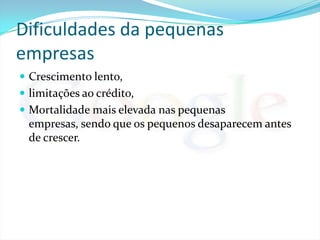 A biblioteca é uma das salas mais surpreendentes do prédio e a que tem as melhores vistas. Uma área de descanso com uma imensa cozinha e uma chaminé 'virtual'. Toda a mobília é reciclável e foi adquirida de lojas de segunda mão. 
