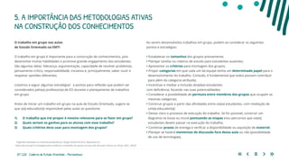 29 | 220 Caderno de Estudo Orientado - Pernambuco
O trabalho em grupo nas aulas
de Estudo Orientado na EMTI
O trabalho em grupo é importante para a construção de conhecimentos, pois
desenvolve muitas habilidades e promove grande engajamento dos estudantes.
São algumas delas: liderança, argumentação, capacidade de resolver problemas,
pensamento crítico, responsabilidade, iniciativa e, principalmente, saber ouvir e
respeitar opiniões diferentes.
Listamos a seguir algumas estratégias1
e pontos para reflexão que podem ser
considerados pelo(a) professor(a) de EO durante o planejamento de trabalhos
em grupo.
Antes de iniciar um trabalho em grupo na aula de Estudo Orientado, sugere-se
que o(a) educador(a) responsável pelas aulas se questione:
1)	 O trabalho que irei propor é mesmo relevante para se fazer em grupo?
2)	 Quais seriam os ganhos para os alunos com esse trabalho?
3)	 Quais critérios devo usar para montagem dos grupos?
Ao serem desenvolvidos trabalhos em grupo, podem-se considerar os seguintes
pontos e estratégias:
• Estabelecer os tamanhos dos grupos previamente;
• Planejar tarefas ou roteiros de estudo para estudantes ausentes;
• Apresentar os critérios para montagem dos grupos;
• Propor categorias em que cada um da equipe tenha um determinado papel para o
desenvolvimento do trabalho. Contudo, é fundamental que todos possam contribuir
para além da categoria atribuída;
• Incentivar e mediar a inclusão dos(das) estudantes
com deficiência, focando nas suas potencialidades;
• Considerar a possibilidade de permuta entre membros dos grupos que ocupam as
mesmas categorias;
• Construir grupos a partir das afinidades entre os(as) estudantes, com mediação de
um(a) educador(a);
• Deixar claro o processo de execução do trabalho. Se for possível, construir um
diagrama na lousa ou mural pontuando as etapas e/ou percursos que os(as)
estudantes devem passar na execução do trabalho;
• Combinar prazos de entrega e verificar a disponibilidade ou aquisição de material;
• Planejar se haverá momentos de discussão fora dessa aula ou não (possibilidade
de uso de tecnologias).
5. A IMPORTÂNCIA DAS METODOLOGIAS ATIVAS
NA CONSTRUÇÃO DOS CONHECIMENTOS
1
Sugestões baseadas no material produzido por Sergio Daniel Ferreira, disponível em:
https://porvir.org/5-estrategias-para-melhorar-o-trabalho-em-grupo-na-sua-sala-de-aula/. Acesso em 29 jan 2021, 23h35.
 