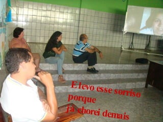   E levo esse sorriso porque  já chorei demais 