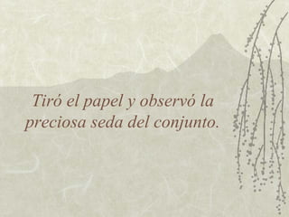 Tiró el papel y observó la preciosa seda del conjunto. 